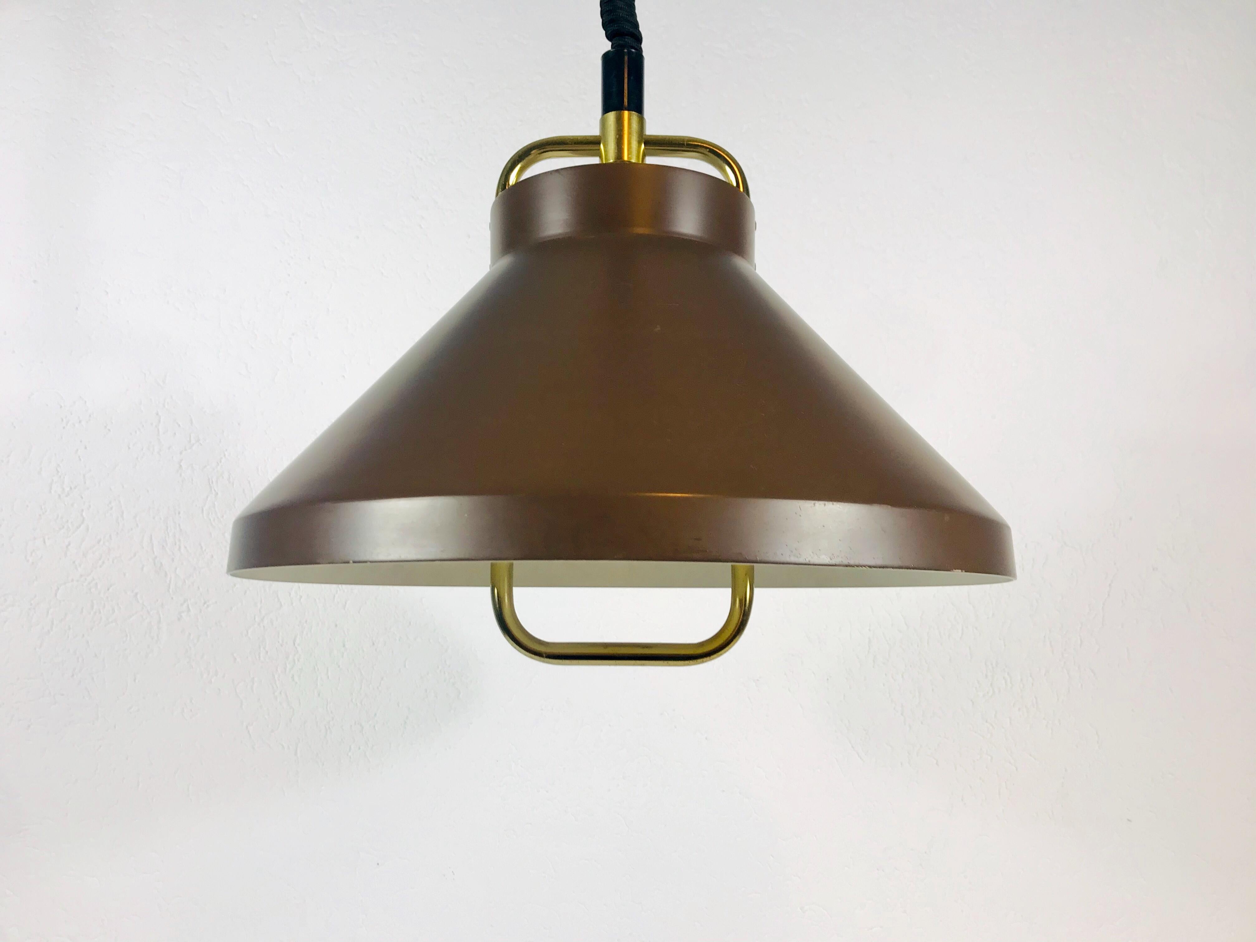 Brown pendant lamp by Fog and Mørup made in Denmark in the 1970s. The light has the shape of a witches hat. It is made from thin aluminium.

Measures: Height 65 - 100 cm

The light requires one E27 light bulb.
 