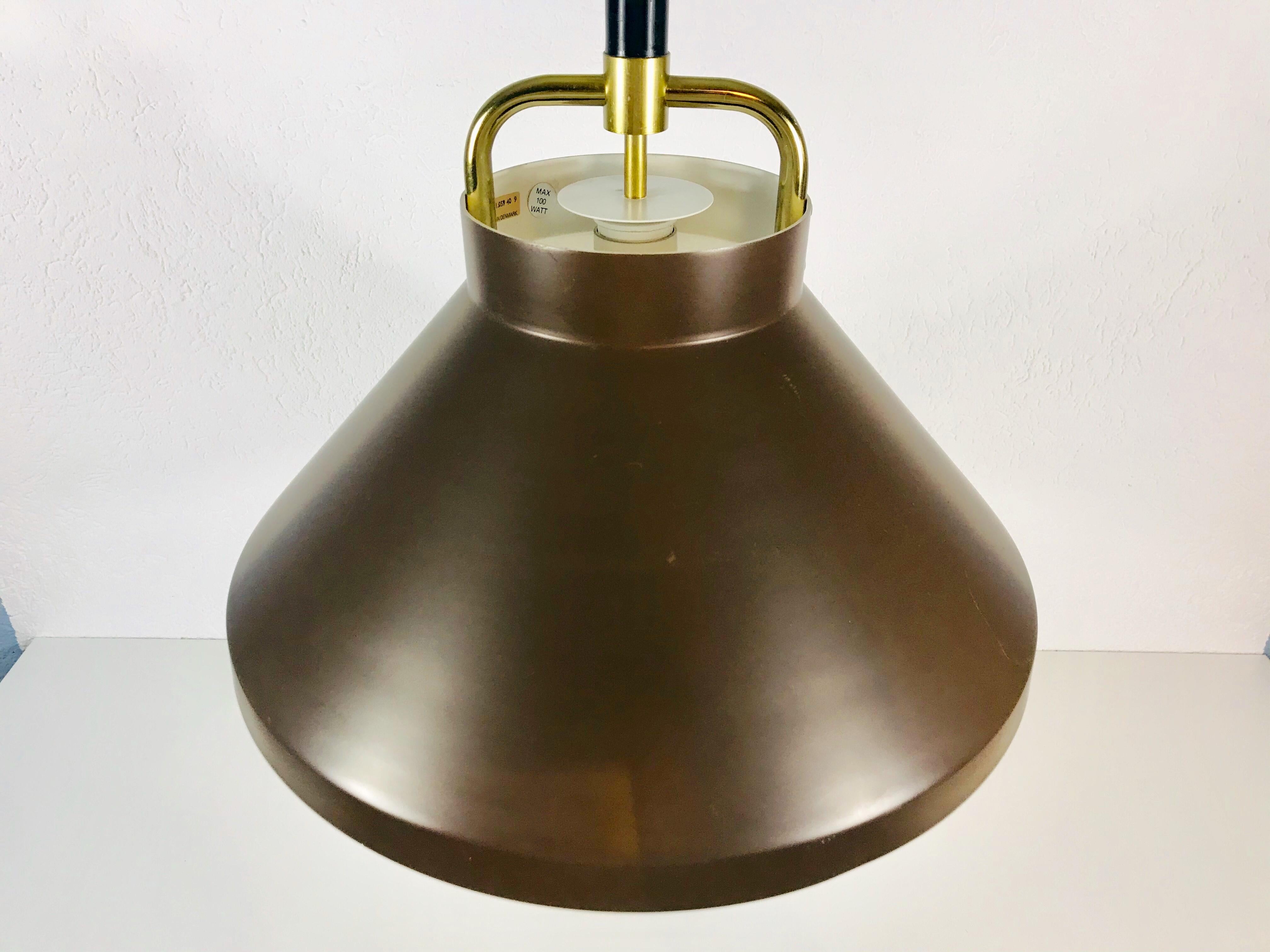 Brown Metal and Brass Pendant Lamp by Jo Hammerborg for Fog & Mørup, 1970s In Good Condition For Sale In Hagenbach, DE