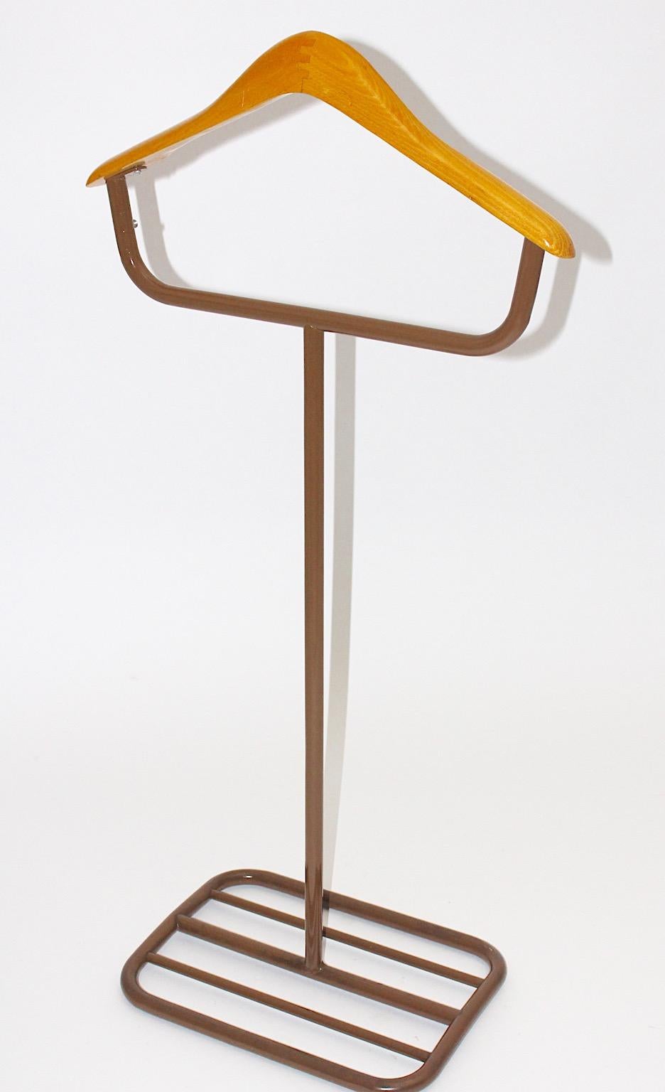 Brown Metal Beech Bauhaus Vintage Valet Coat Rack and Stands 1930s Germany In Good Condition For Sale In Vienna, AT