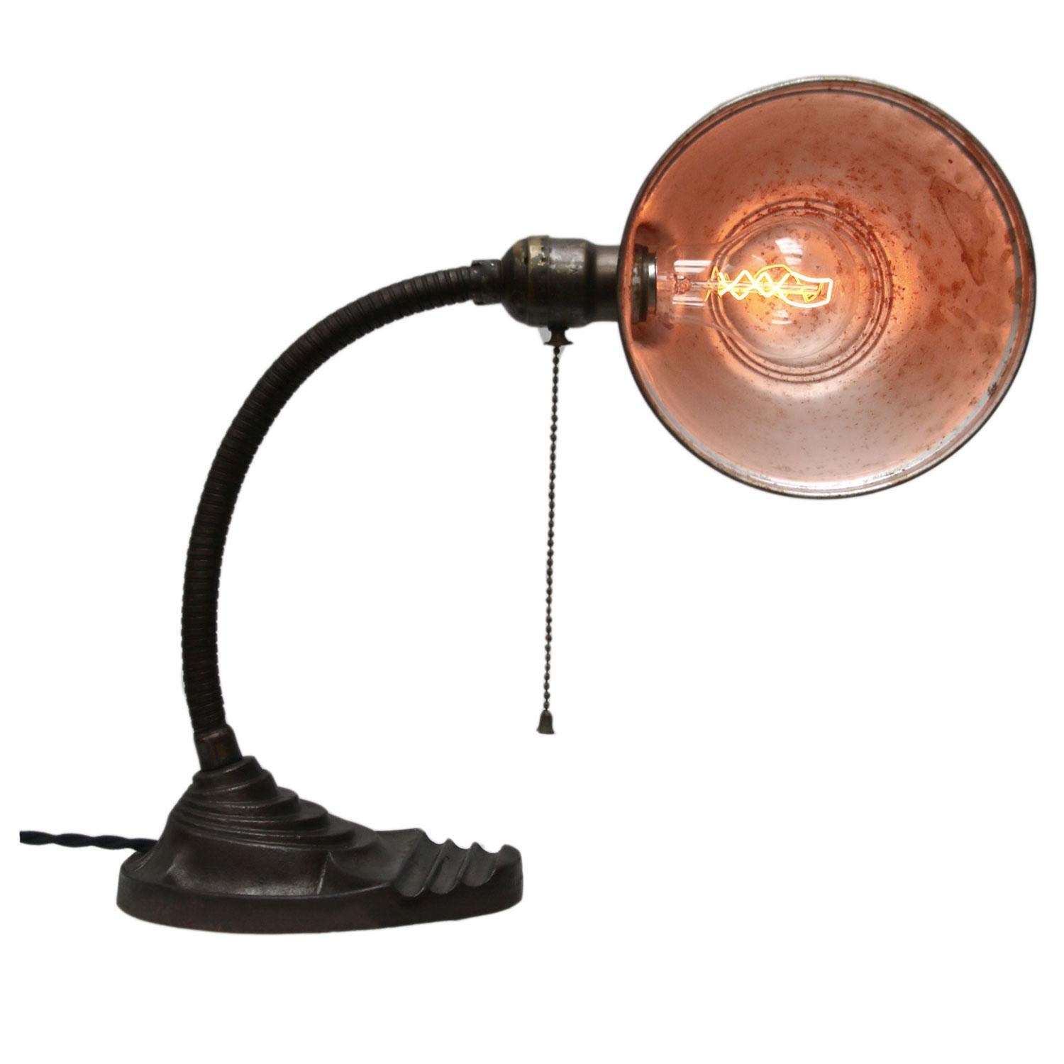Brown American goose neck desk light.
flexible arm with metal shade.
cast iron base. black cotton wire and plug.

Weight: 1.30 kg / 2.9 lb

Priced per individual item. All lamps have been made suitable by international standards for