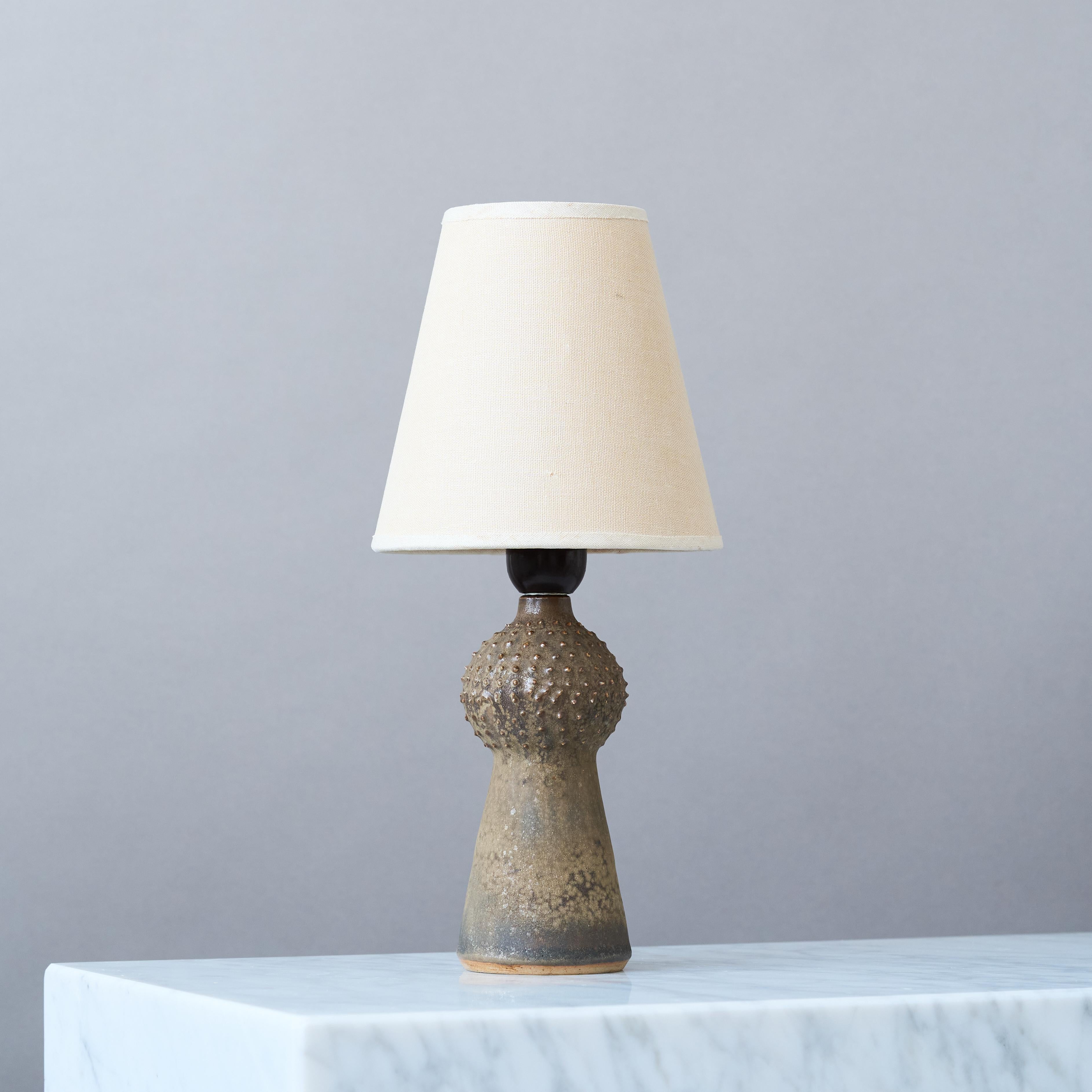 A beautiful mid-century stoneware table lamp with amazing glaze.
Made by Rolf Palm, in the artist's studio, Mölle, Sweden, 1960s.

Great original condition. 
Signed 'Palm'.

Sold without lampshade.

Dimensions of the lamp (without the shade):
Height