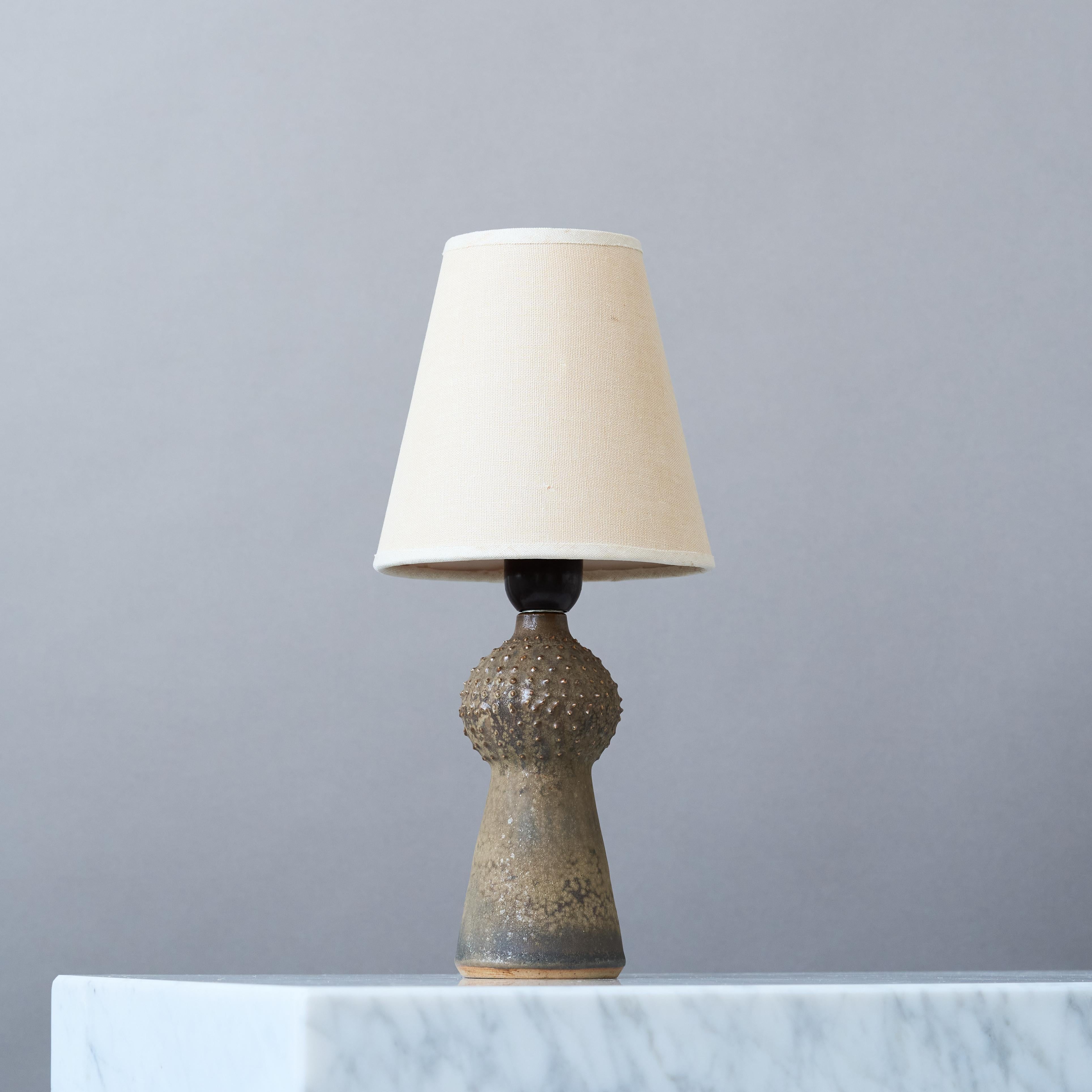 Glazed Brown Mid-Century Stoneware Table Lamp by Rolf Palm, Sweden, 1960s. For Sale