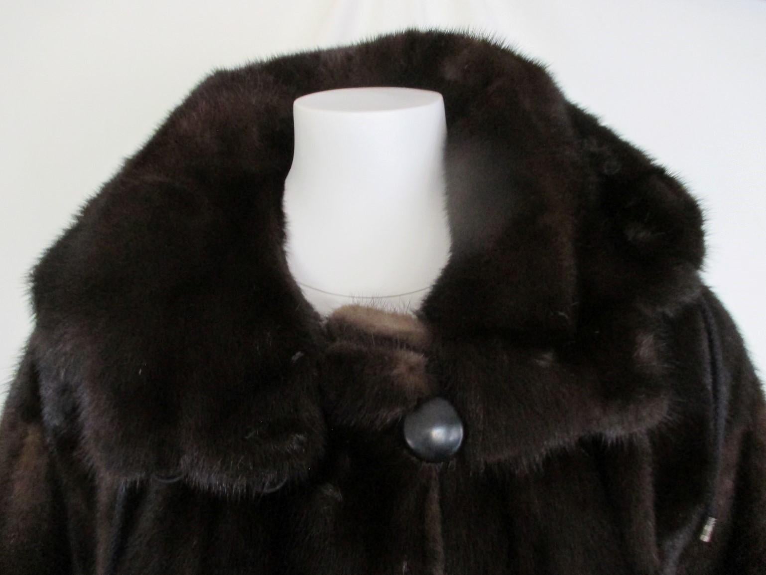 This vintage parka mink coat with a huge collar is rare to find.

We offer more luxury fur items, view our fontstore

Details:
made by furrier Thomas Albrecht , Germany.
It has 2 pockets, 3 closing hooks and 3 leather buttons at the collar.
Can be