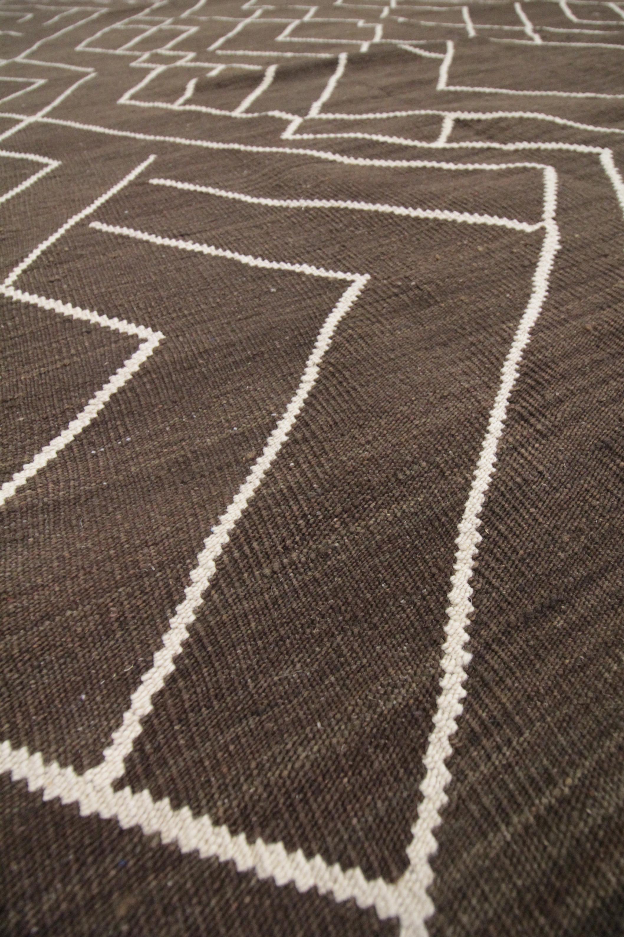 Brown Modernity Kilim Rug Scandinavian Style Wool Rug, Geometric Carpet (tapis géométrique) en vente 2