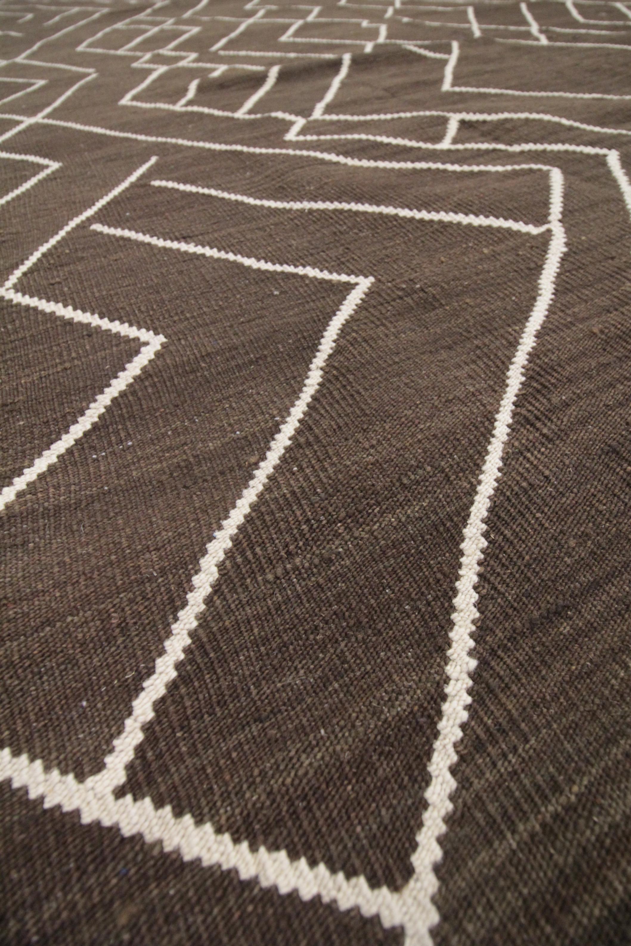 Brown Modern Kilim Rug Scandinavian Style Wool Rug, Geometric Carpet im Angebot 1