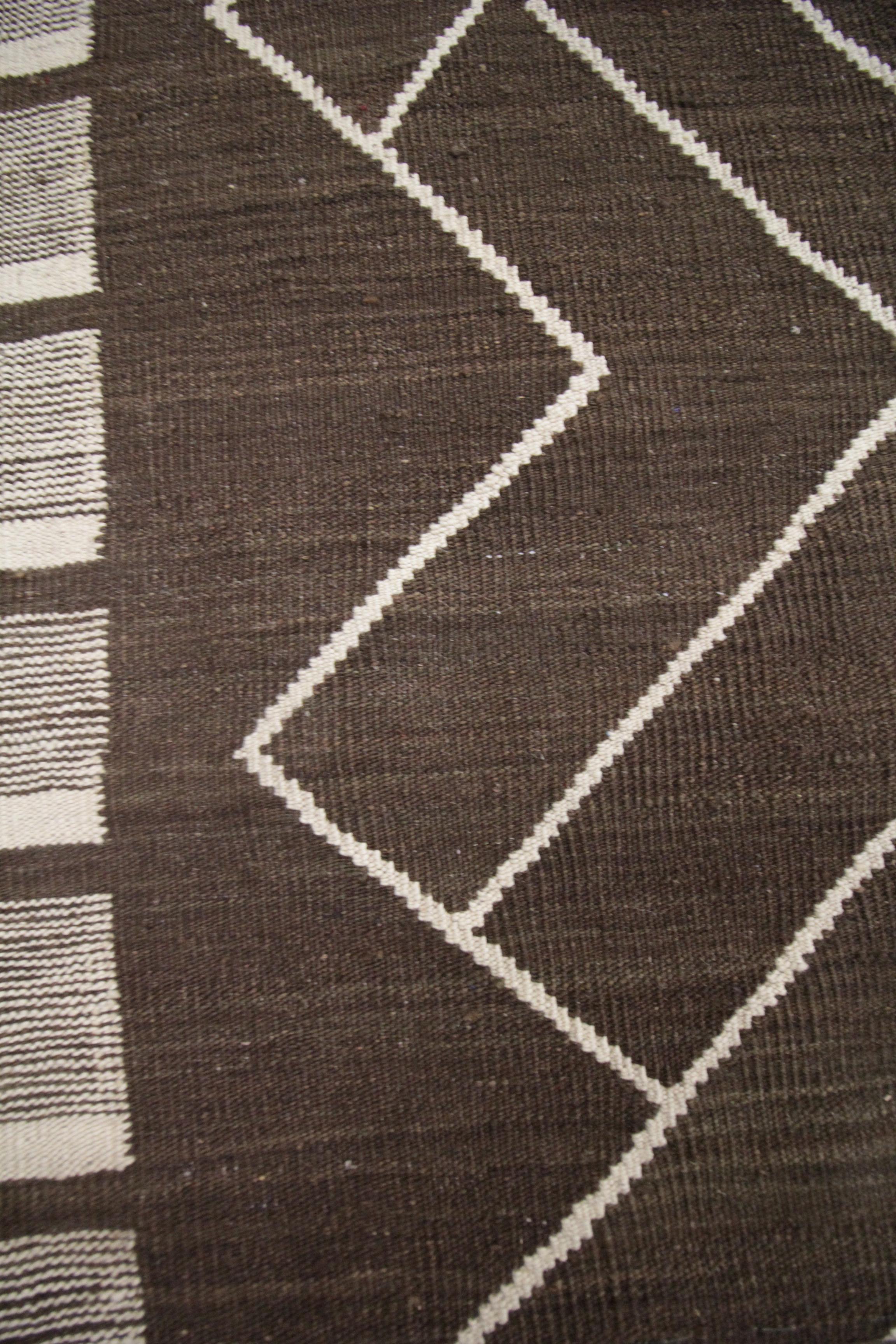 Brown Modern Kilim Rug Scandinavian Style Wool Rug, Geometric Carpet For Sale 3