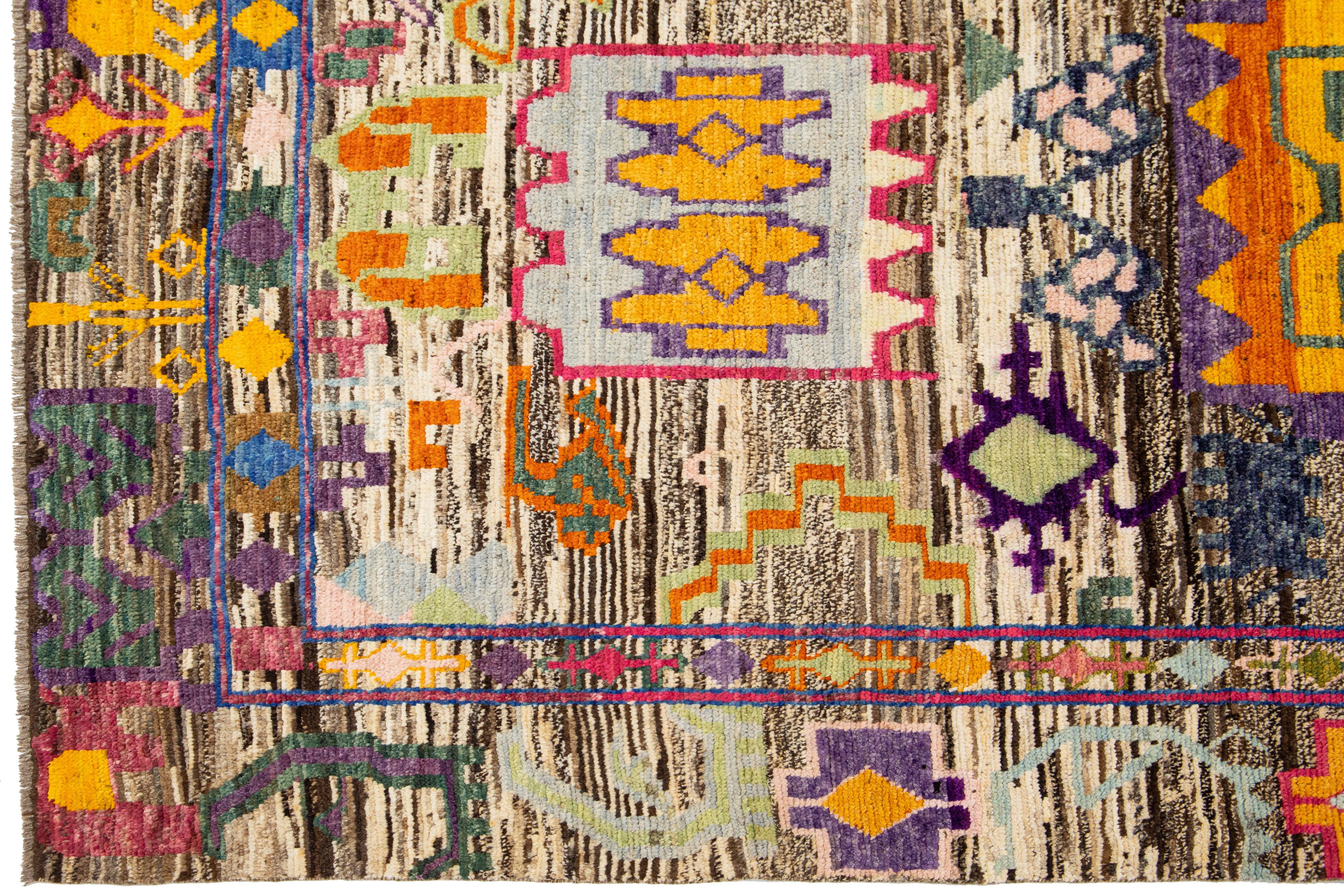 Brauner Moderner Marokkanischer Stil Handgefertigter Wollteppich   (21. Jahrhundert und zeitgenössisch) im Angebot