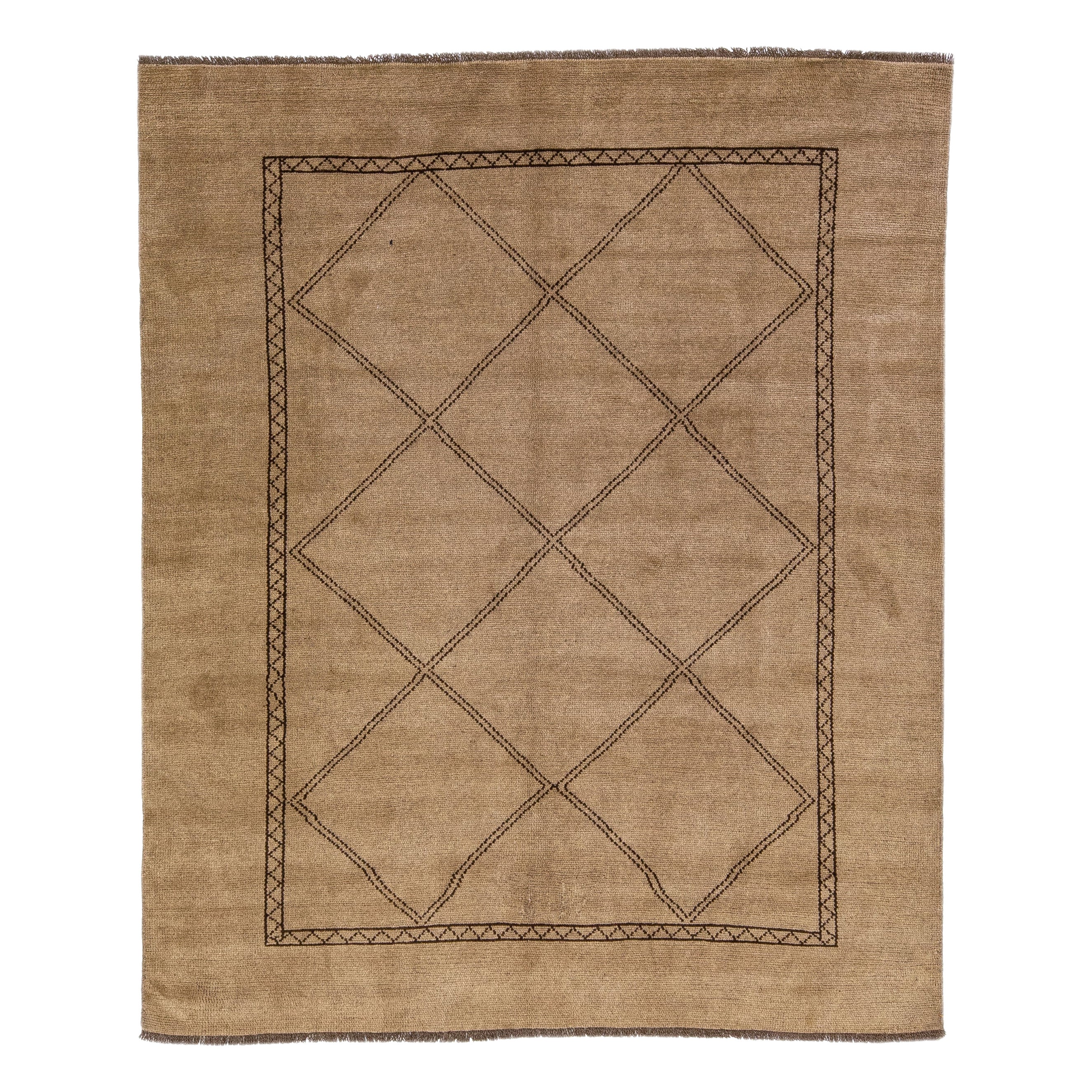Tapis en laine marron moderne de style marocain à motifs tribaux fait à la main par Apadana