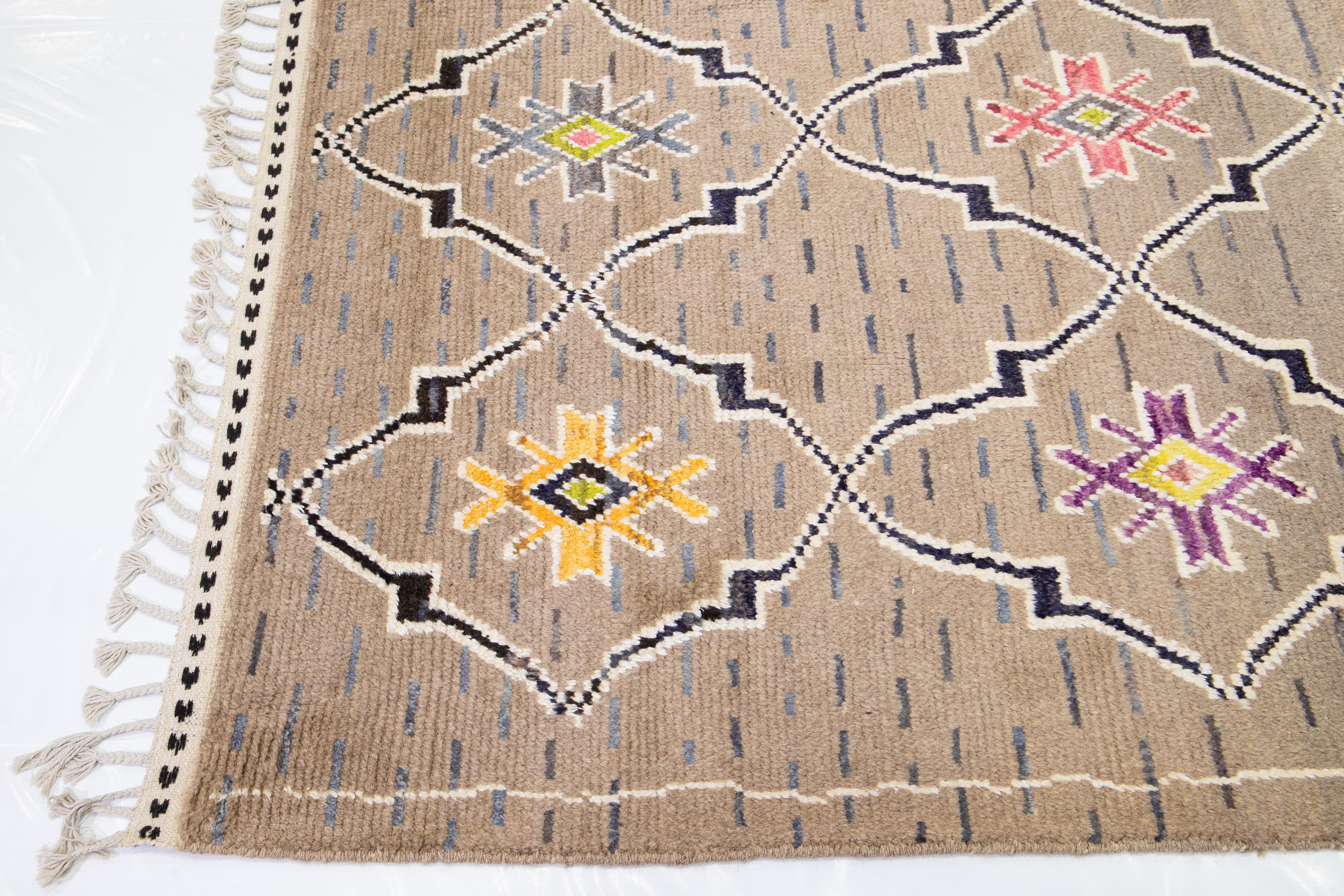 Handgefertigter brauner moderner Stammes-Wollteppich im marokkanischen Stil im Angebot 5