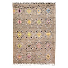 Tapis en laine tribale marron de style marocain moderne et fait à la main