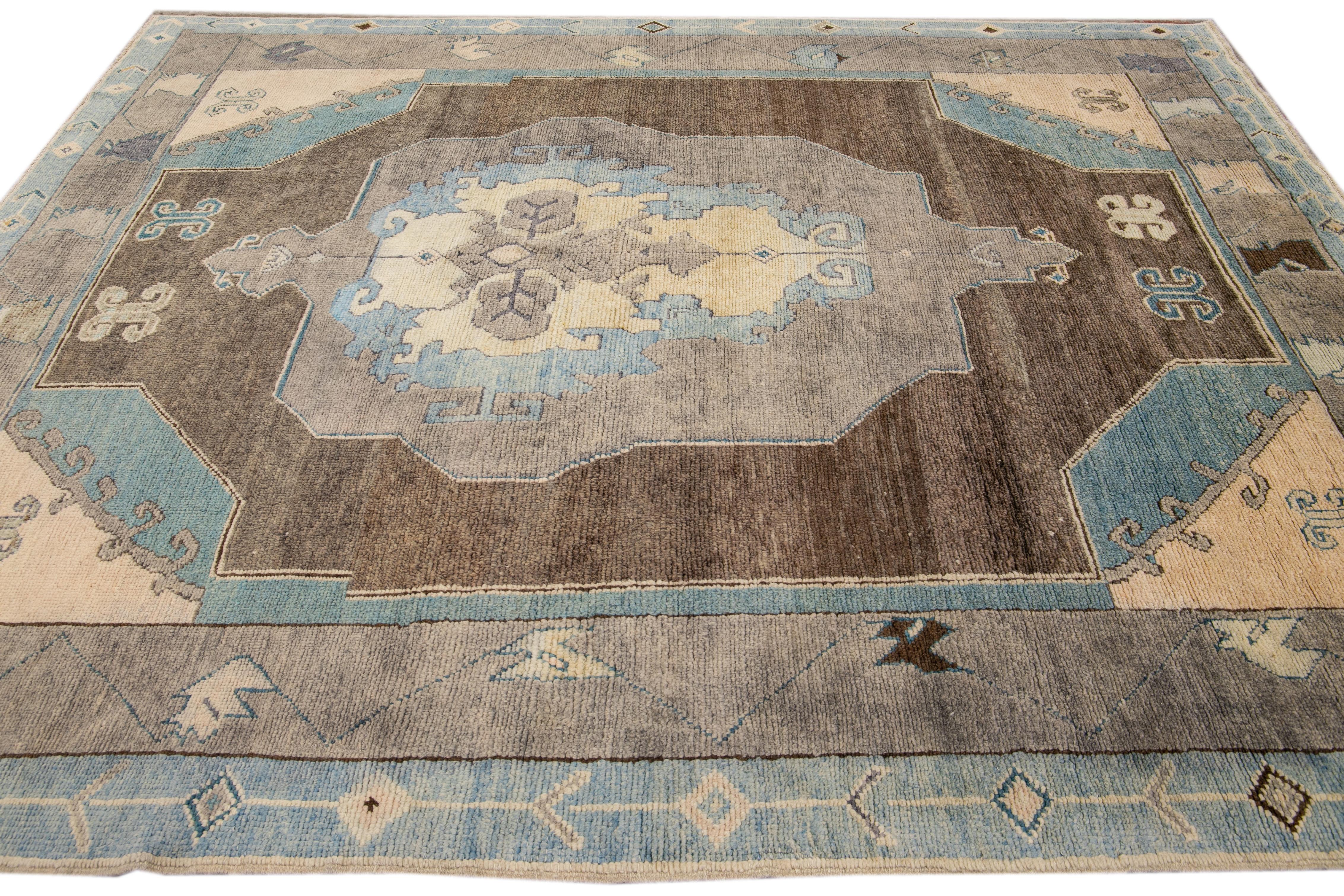 Brown Modern Oushak Handmade Medallion Floral Motif Wool Rug In New Condition For Sale In Norwalk, CT
