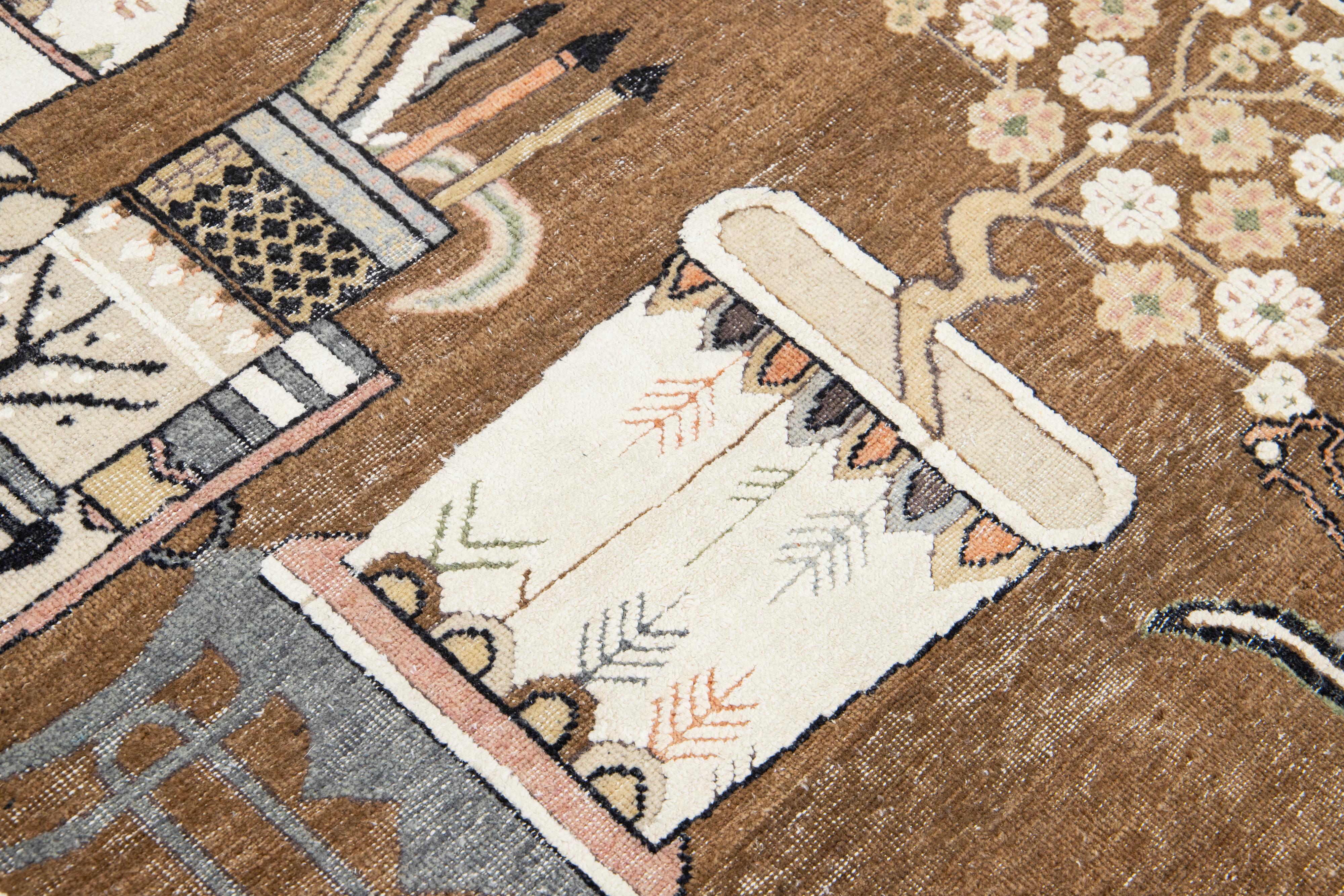 Brauner Moderner Samarkand Handgefertigter Wollteppich mit Bildmotiv (21. Jahrhundert und zeitgenössisch) im Angebot