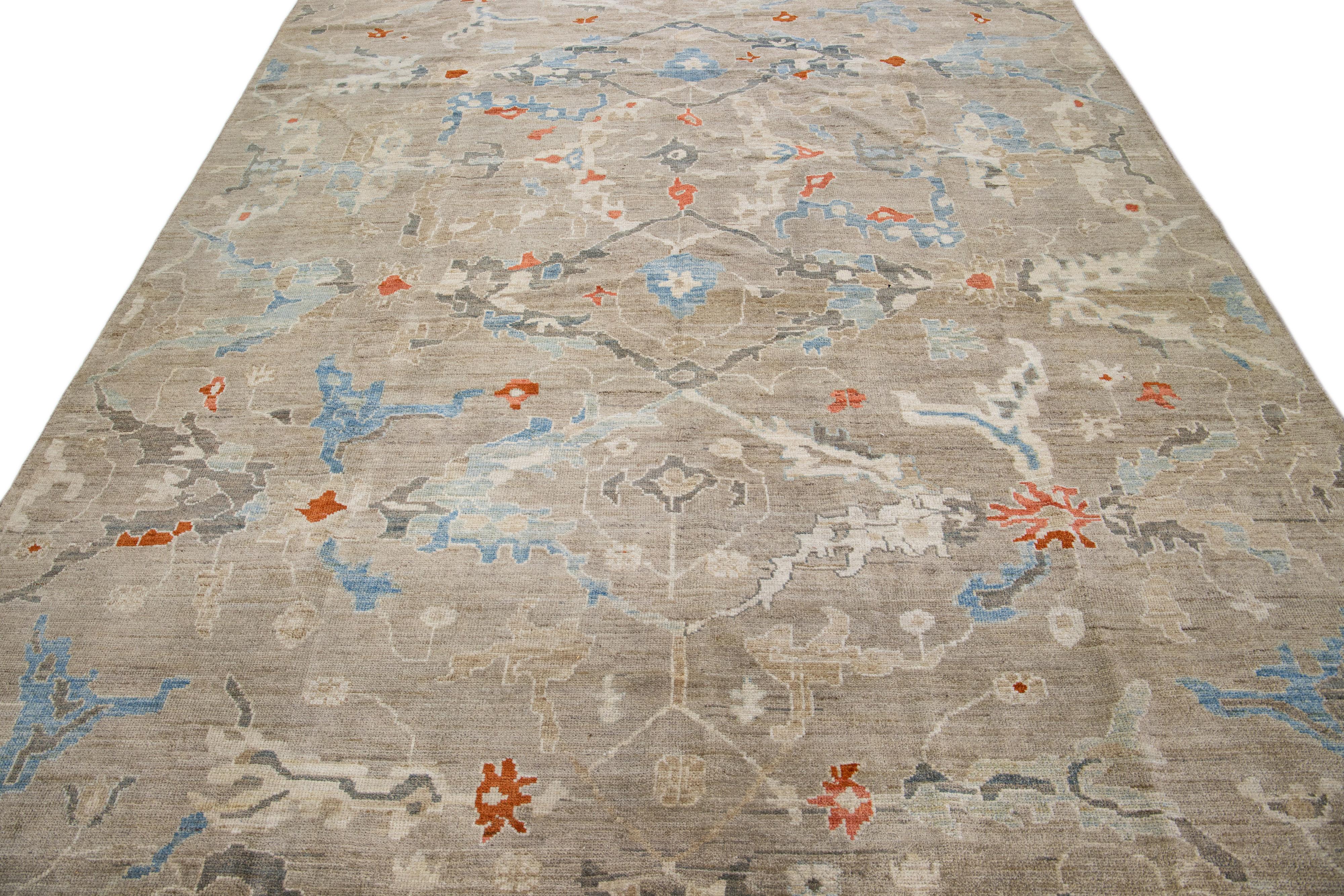Persiano Tappeto di lana marrone moderno Sultanabad Rugs con design floreale fatto a mano in vendita
