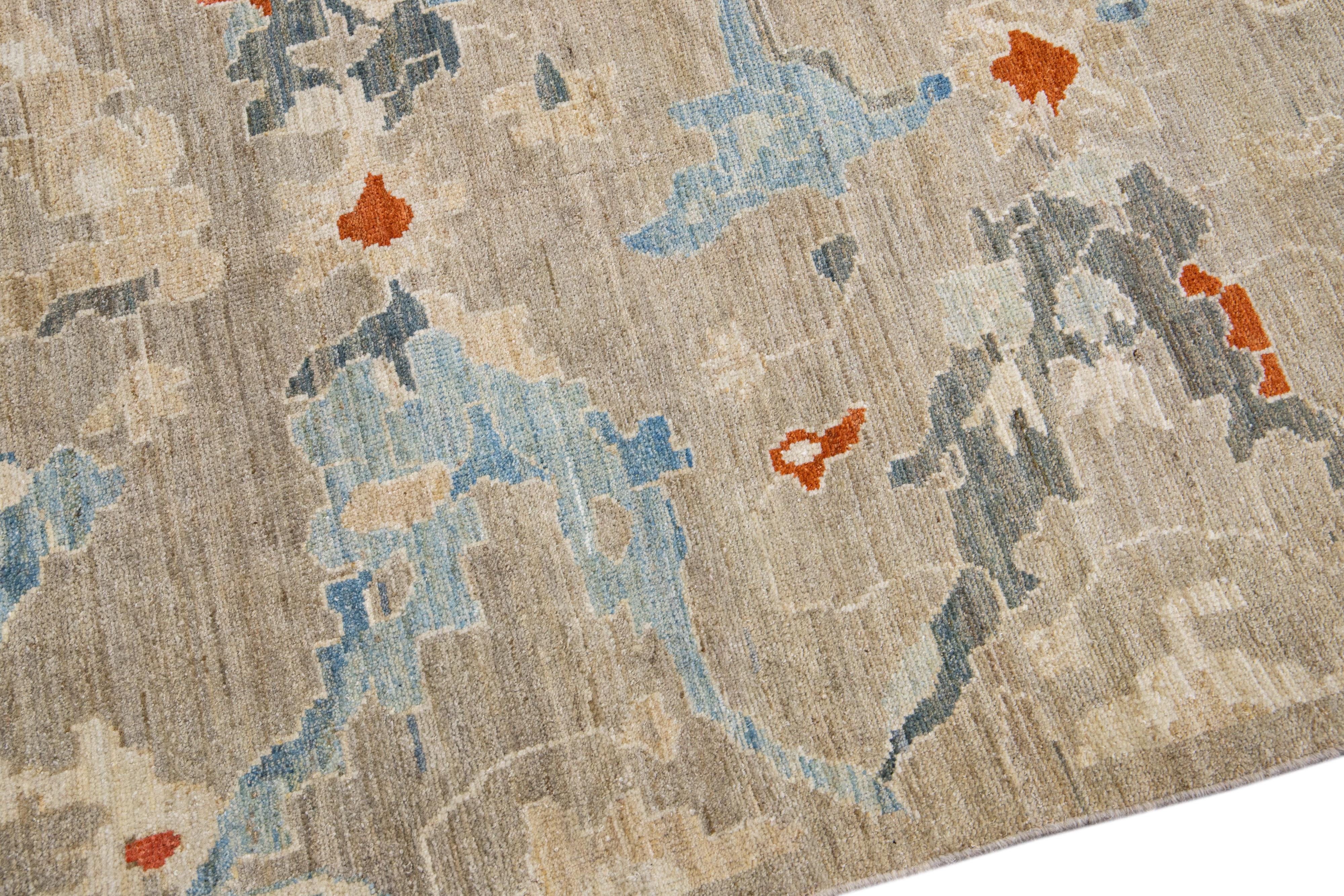 Lana Tappeto di lana marrone moderno Sultanabad Rugs con design floreale fatto a mano in vendita