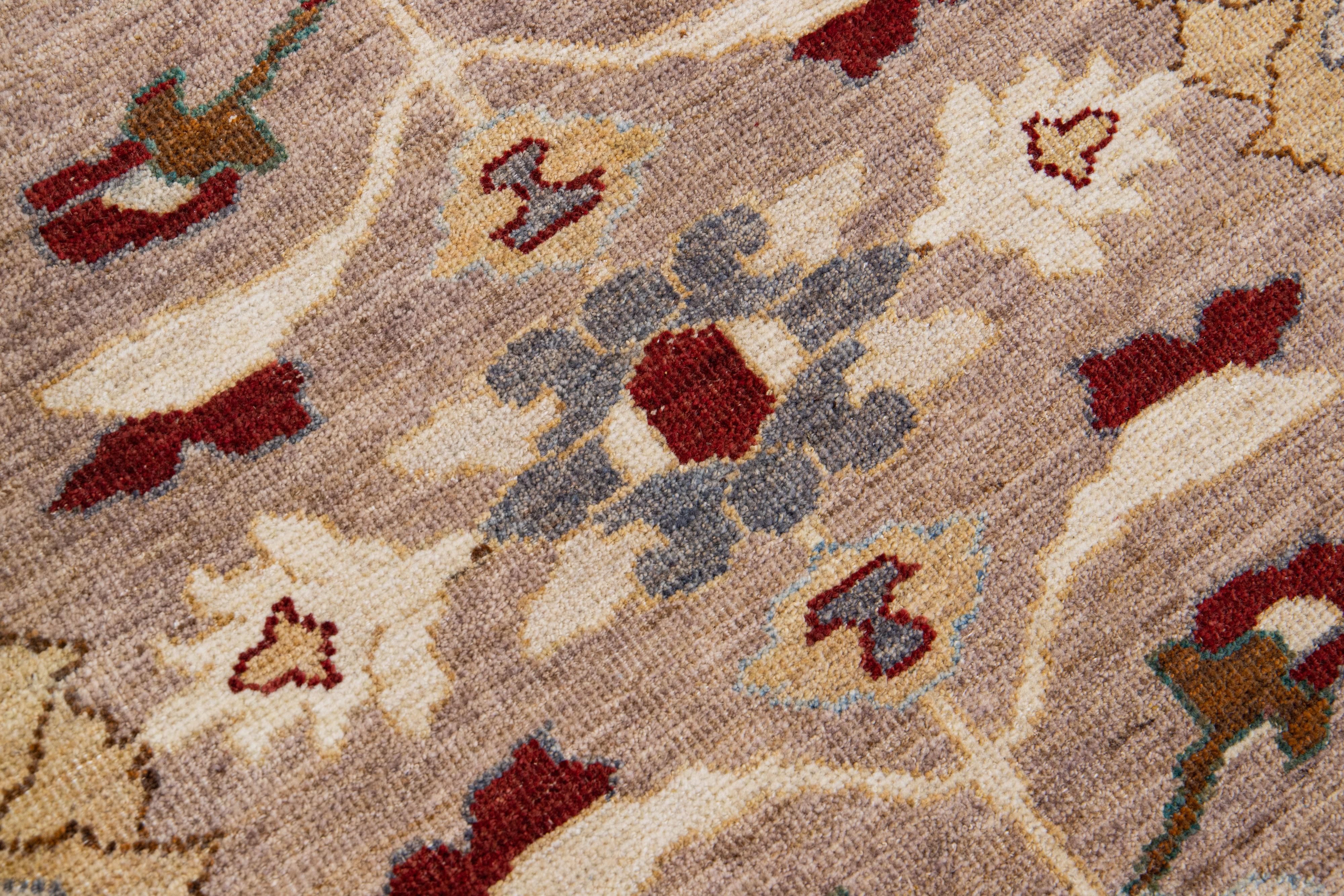 Brauner moderner handgefertigter Sultanabad-Wollteppich in Braun mit floralem Design im Angebot 2