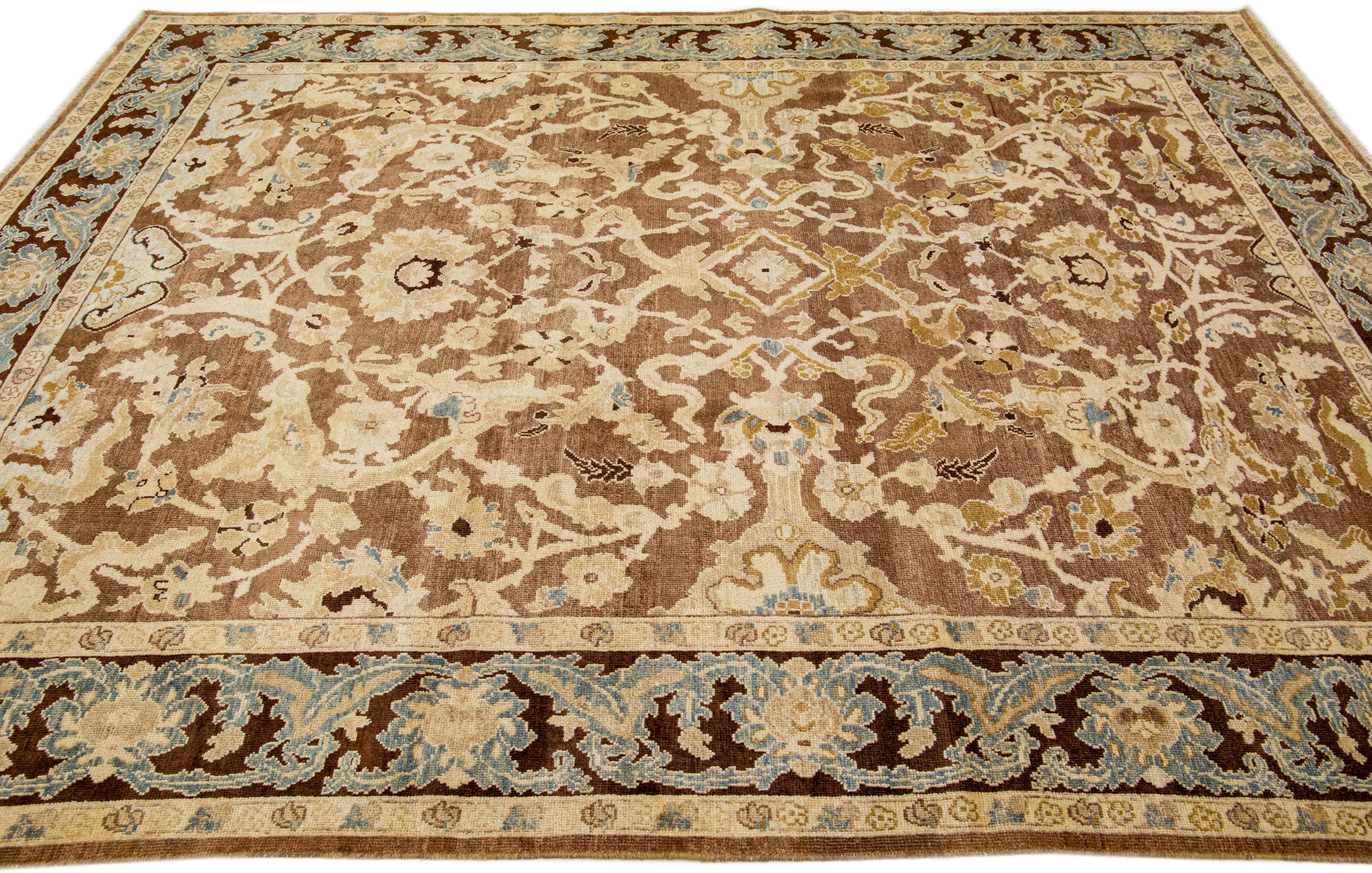 Brauner moderner Sultanabad-Wollteppich, handgefertigt mit Blumenmotiv (Handgeknüpft) im Angebot