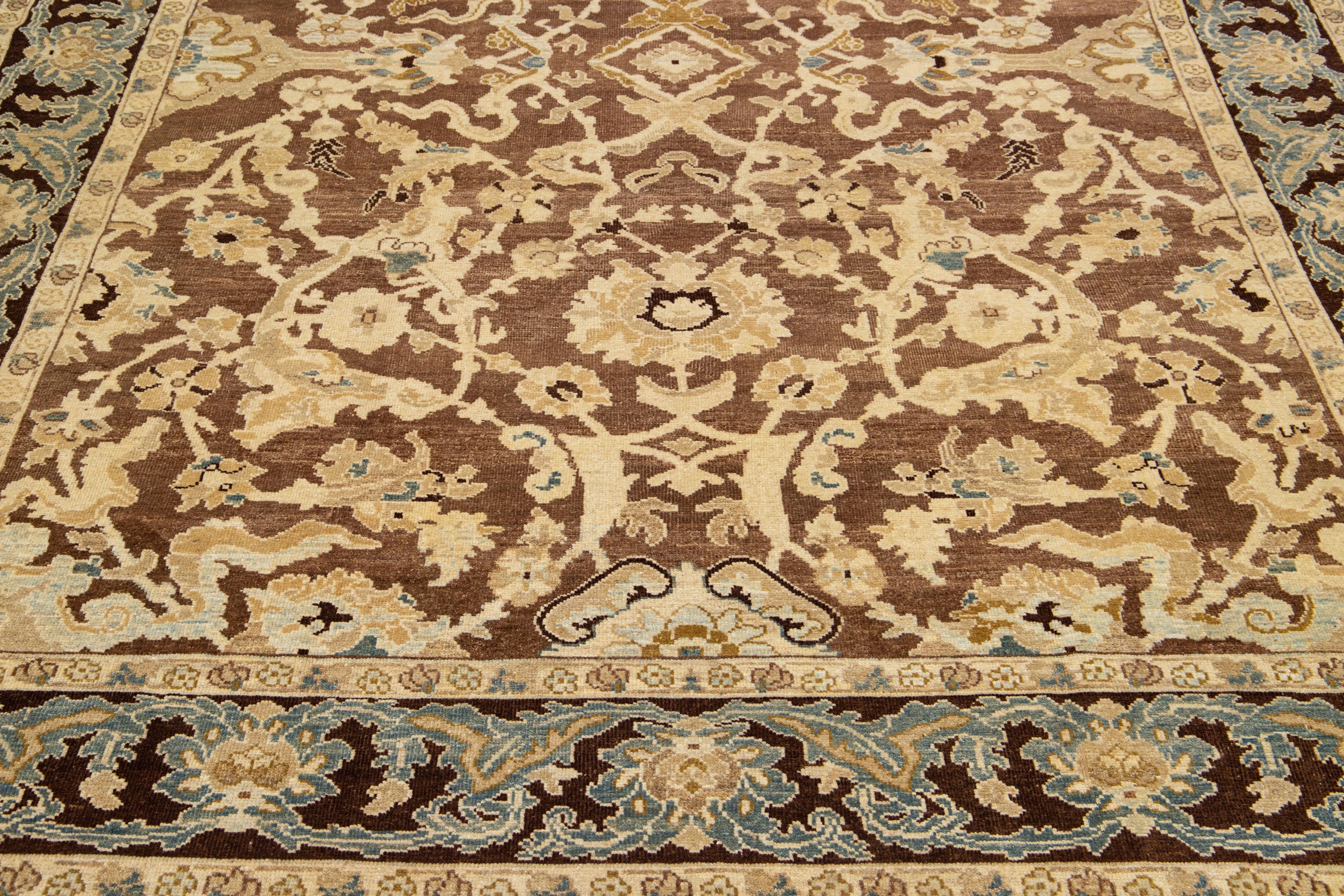 Brauner moderner Sultanabad-Wollteppich, handgefertigt mit Blumenmotiv (21. Jahrhundert und zeitgenössisch) im Angebot