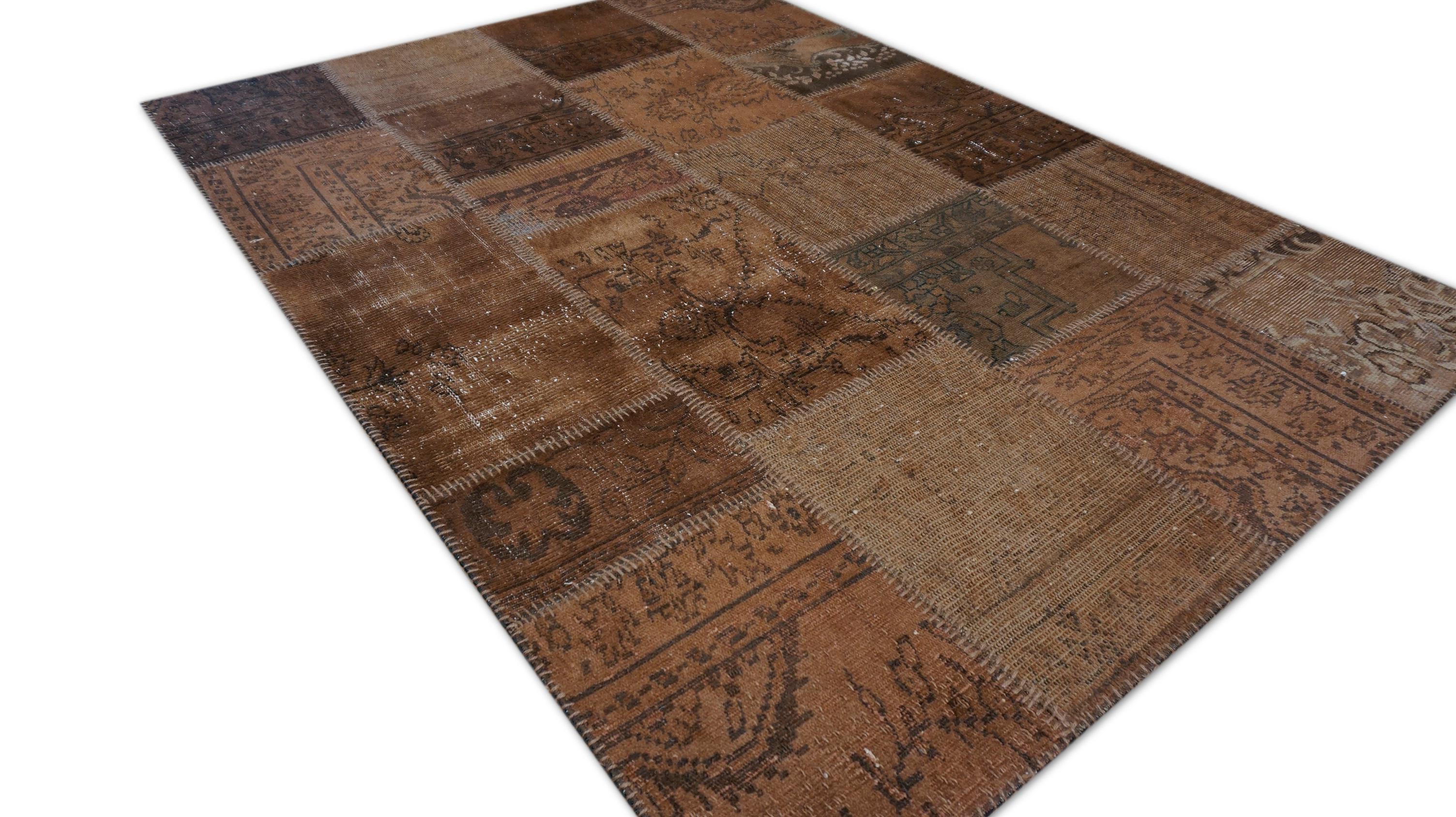 Brown Modern Vintage Patchwork Wollteppich 5'8''x7'8'' (Moderne) im Angebot