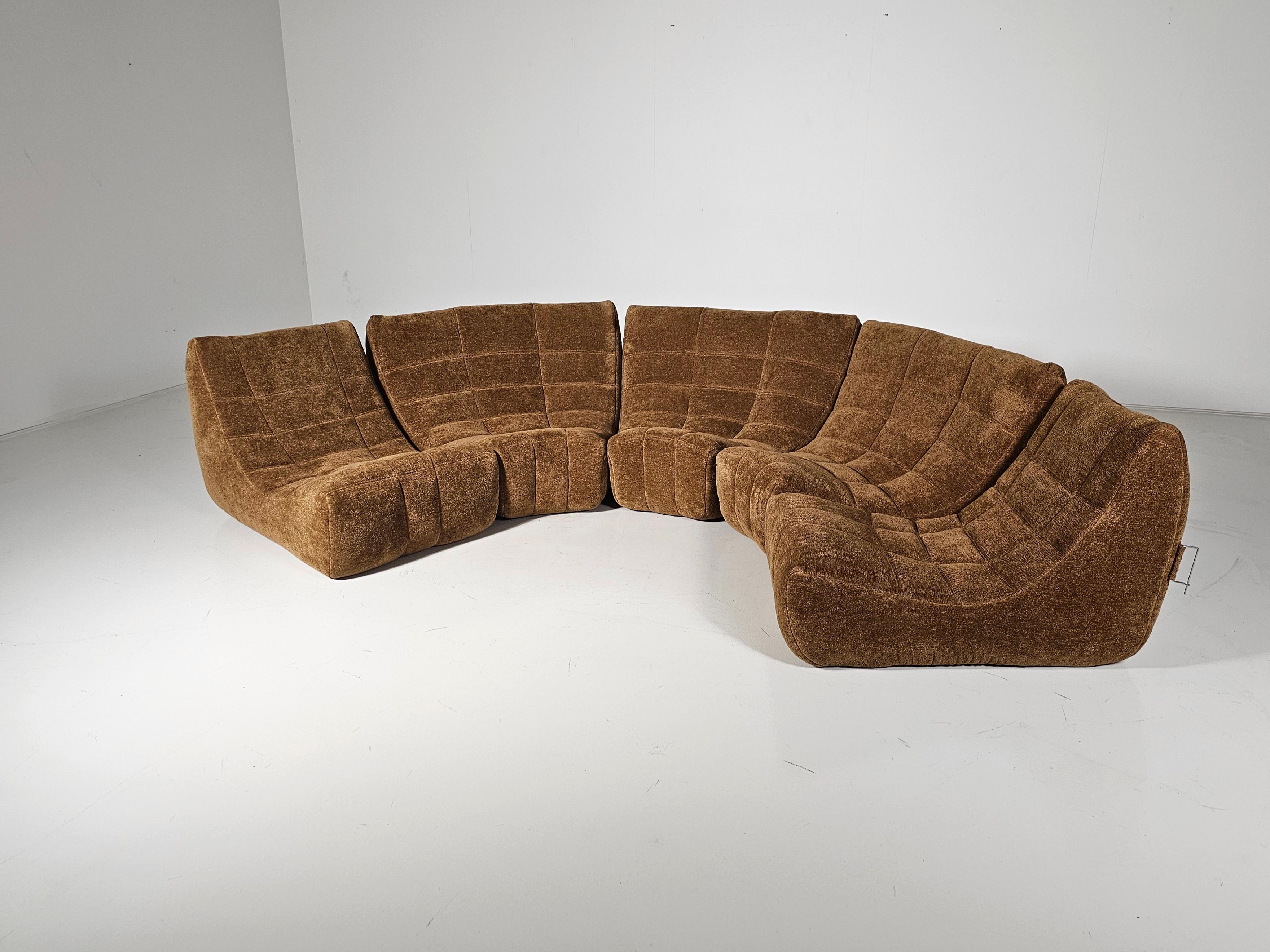 The Gilda sofa, composed of comfortable curved modules, is a rare sibling to Michel Ducaroy’s famous Toga sofa. A student of sculpture at École Nationale Supérieure des Beaux-Arts in Lyon, Ducaroy was primarily concerned with form and shape.