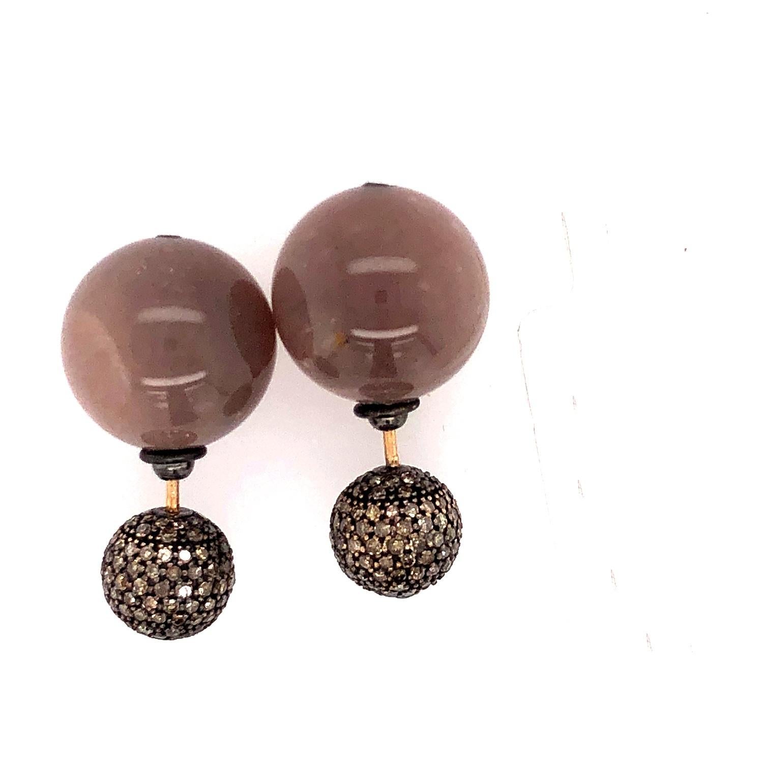 Pendiente Túnel de Bola de Piedra Lunar Marrón y Diamante Pave de Oro de 14k Artesano en venta