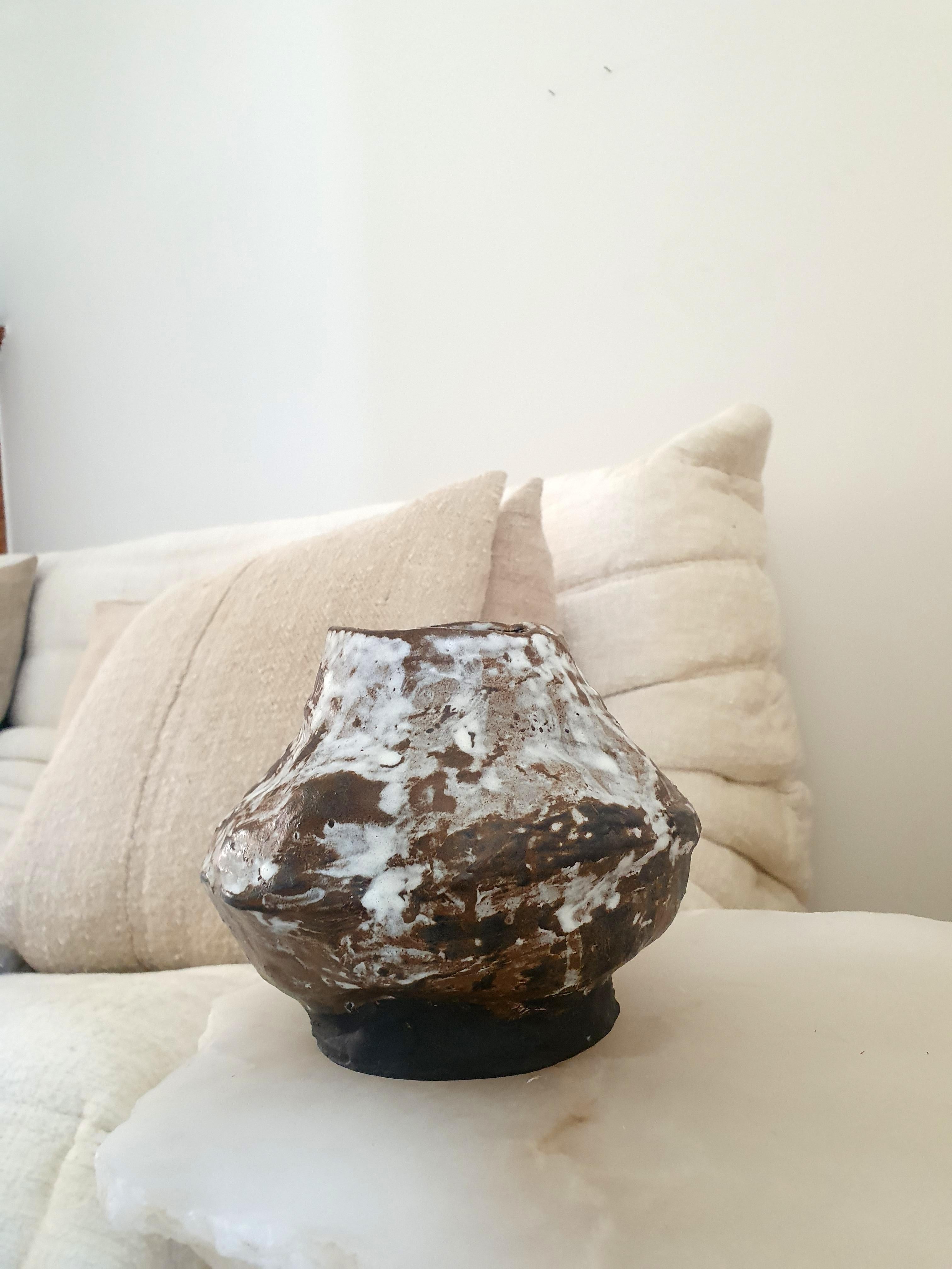 Brown Morandi vase by Adèle Clèves
Dimensions: D 15 x W 16 x H 13 cm
Materials: Ceramic.

Adèle Clèves was born in Paris in 1989, after studying in the Beaux Arts and Archeology at the Sorbonne, she specialized in ceramic creations.
Inspired by