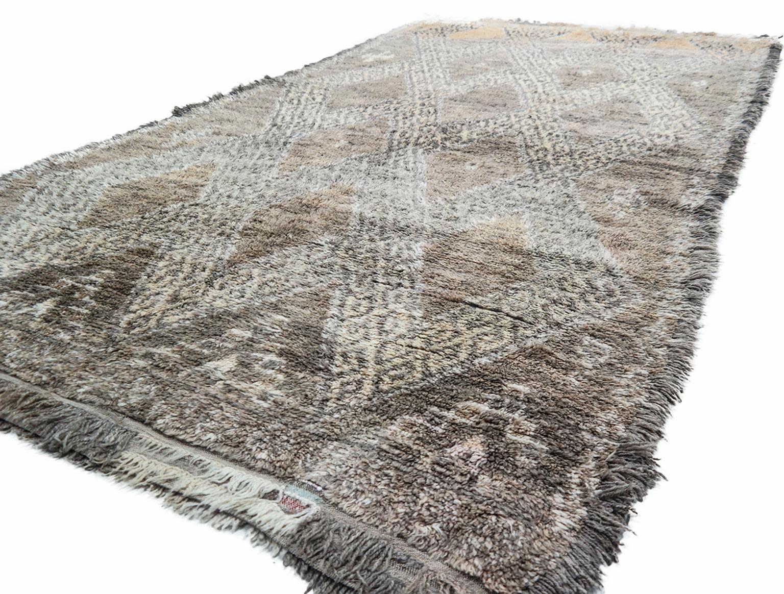 Brown Moroccan Rug, Berber Carpet, Beni Mguild, Late 1970s In Good Condition In Zaandam, NL
