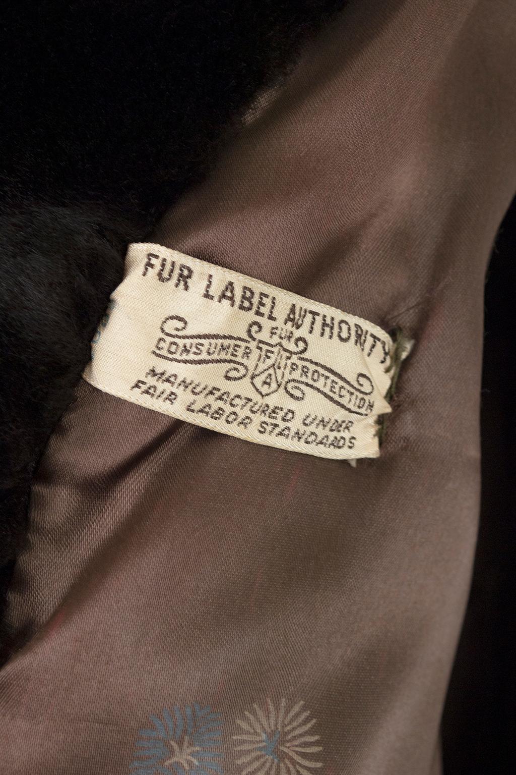 Veste ours Teddy Bear en fourrure de mouton marron avec poignets pointus (taille L), années 1950 en vente 8