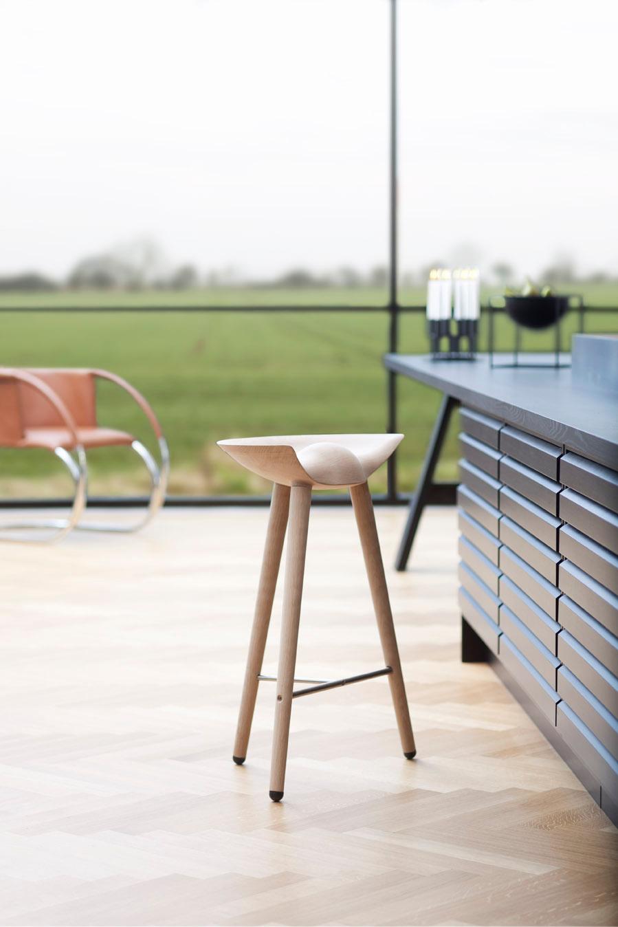 ML 42 Brown oak and brass counter stool by Lassen
Dimensions: H 69 x W 36 x L 55.5 cm
Materials: oak, brass

In 1942 Mogens Lassen designed the stool ML42 as a piece for a furniture exhibition held at the Danish Museum of Decorative Art. He took