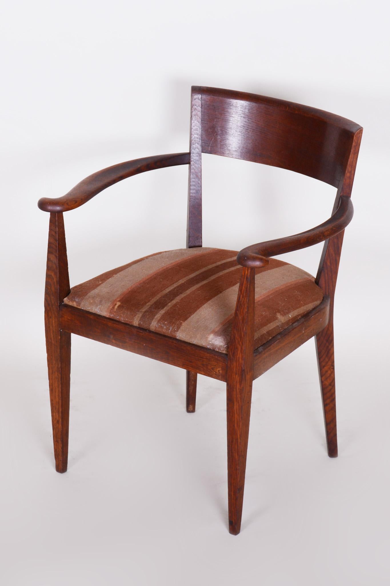 20th Century Brown Oak Cubist Art Deco Armchair, Original Well Preserved Condition, 1920s For Sale