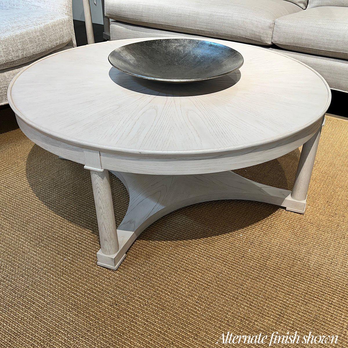 Table basse ronde en Oak Brown Neuf - En vente à Westwood, NJ