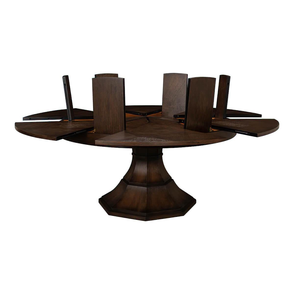 Asiatique Table de salle à manger ronde en chêne brun en vente