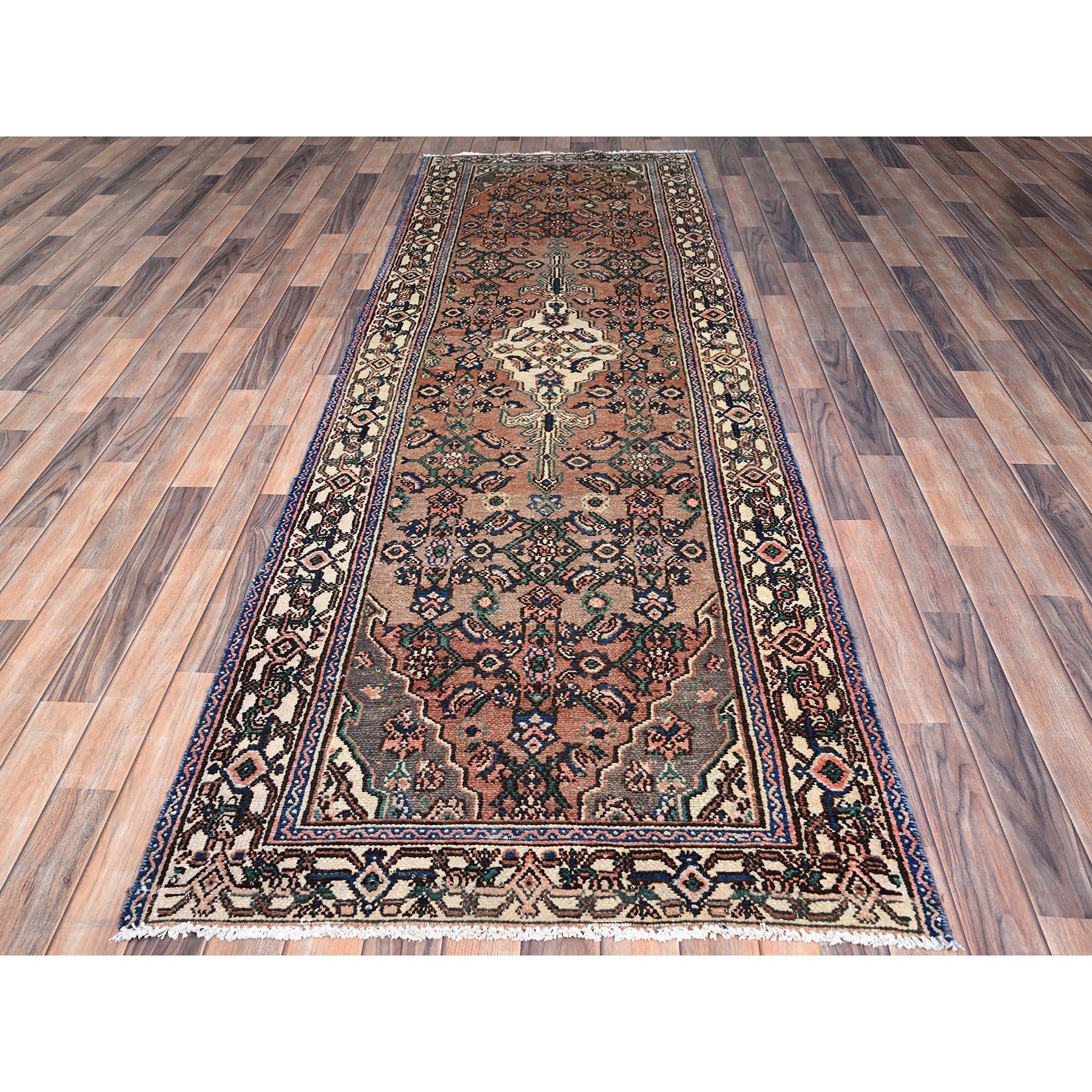 Brown Old Persian Hussainabad Rustcic Wool Abrash Hand Knotted Clean Runner Rug (Mittelalterlich) im Angebot