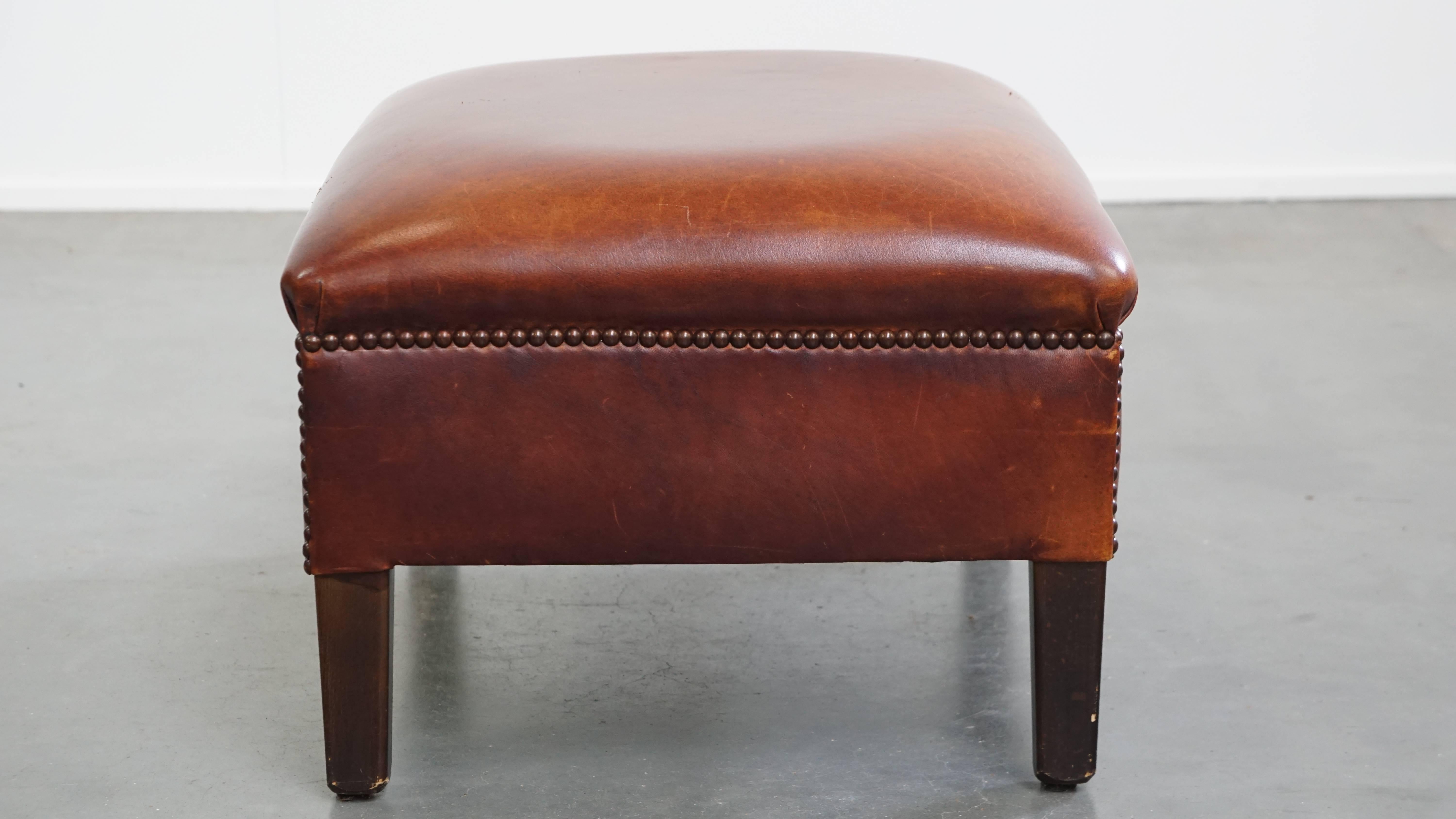 Brauner Ottoman aus Rindsleder (Klassisch-römisch) im Angebot