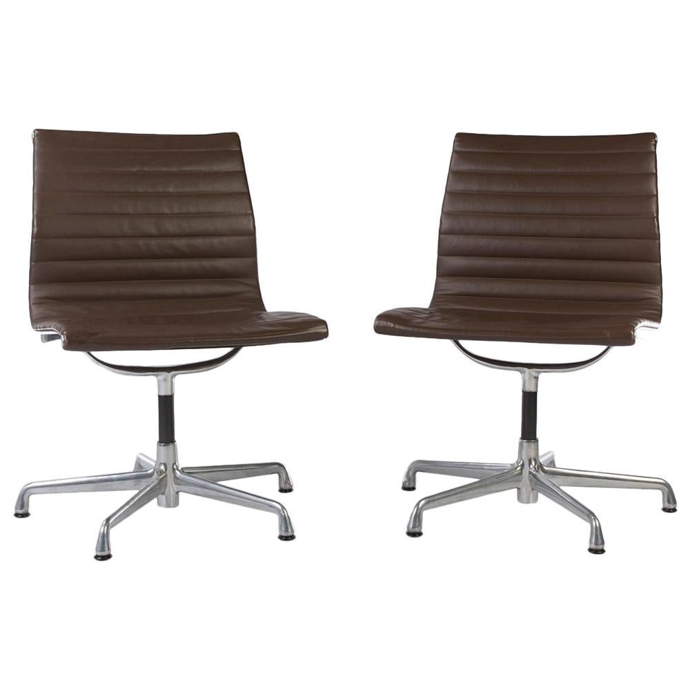 Brown Pair '2' Herman Miller Eames Ribbed EA330 ‘Meeting’ Aluminium Side Chairs For Sale
