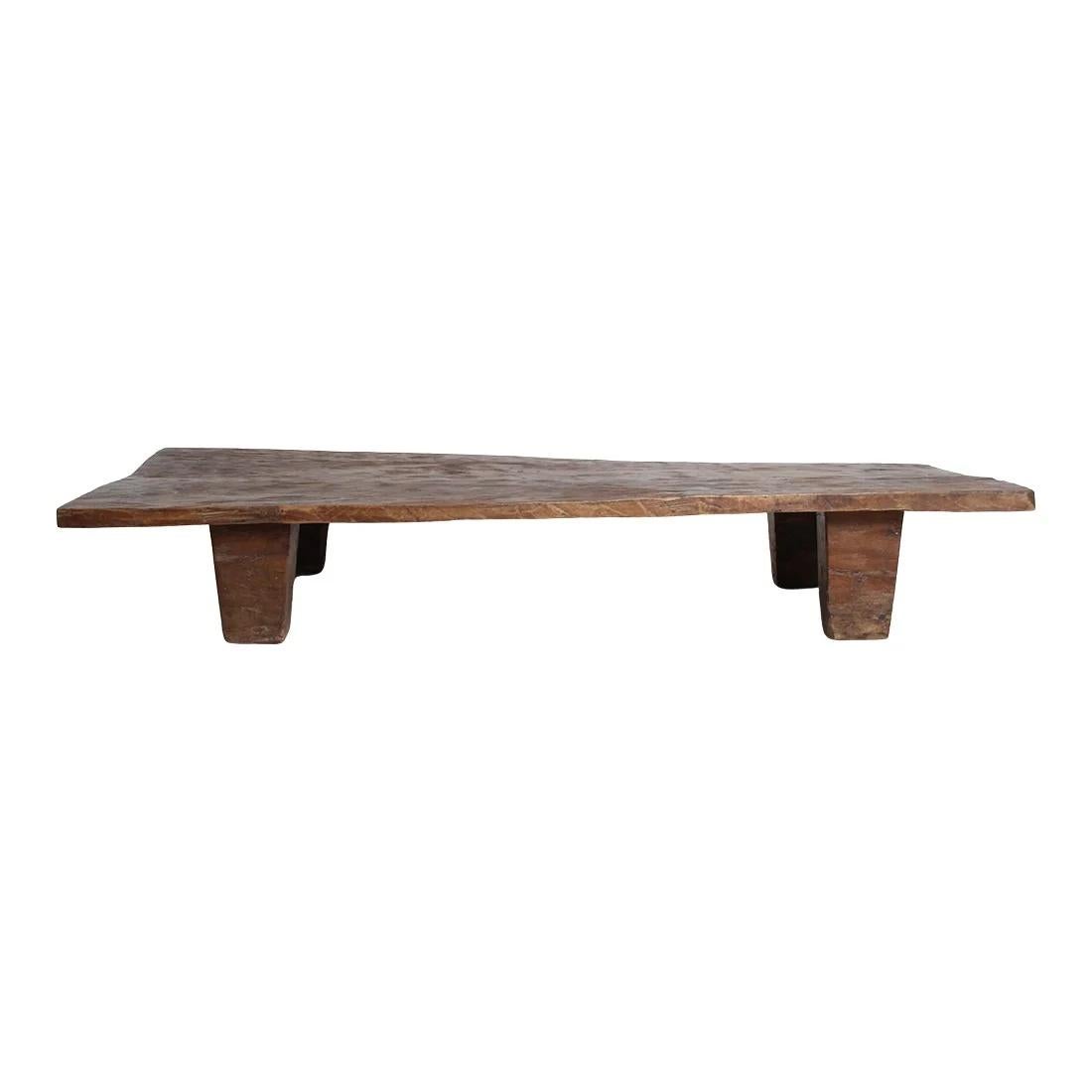 Brutalisme Table Naga en bois patiné brun, Craft in India, début du 20e siècle en vente