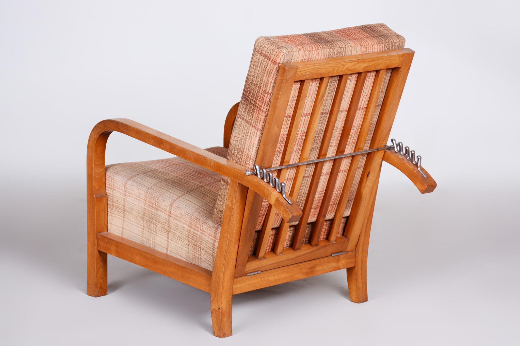 Braun gemustert Original Nussbaum Art Deco Sessel 1930er Jahre, Czhechia im Angebot 3