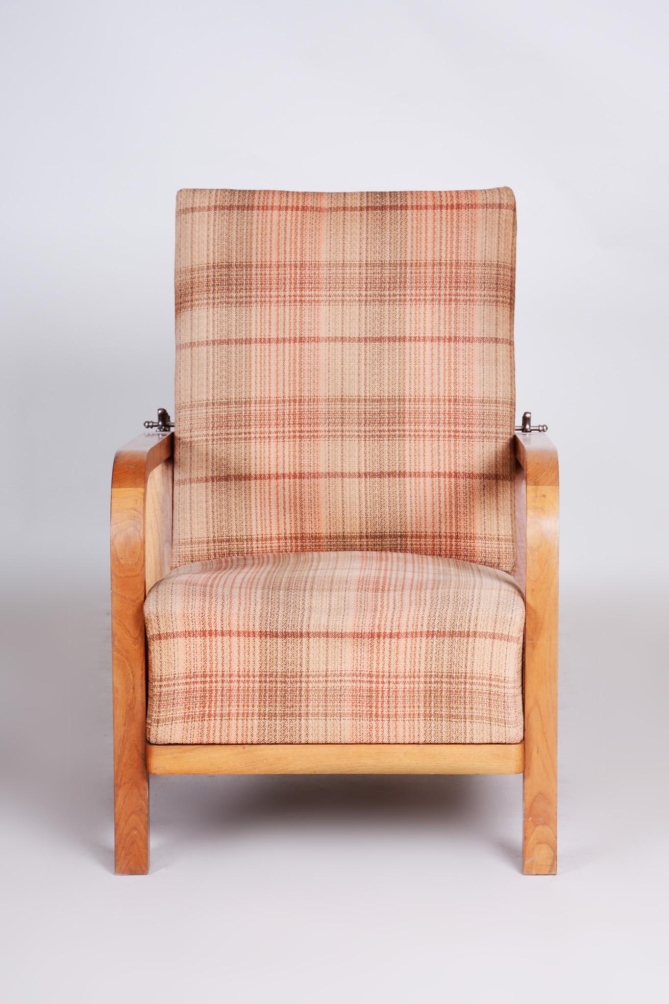 Czech Art Deco chair
Material: Walnut
Period: 1930-1939
Perfect original condition.