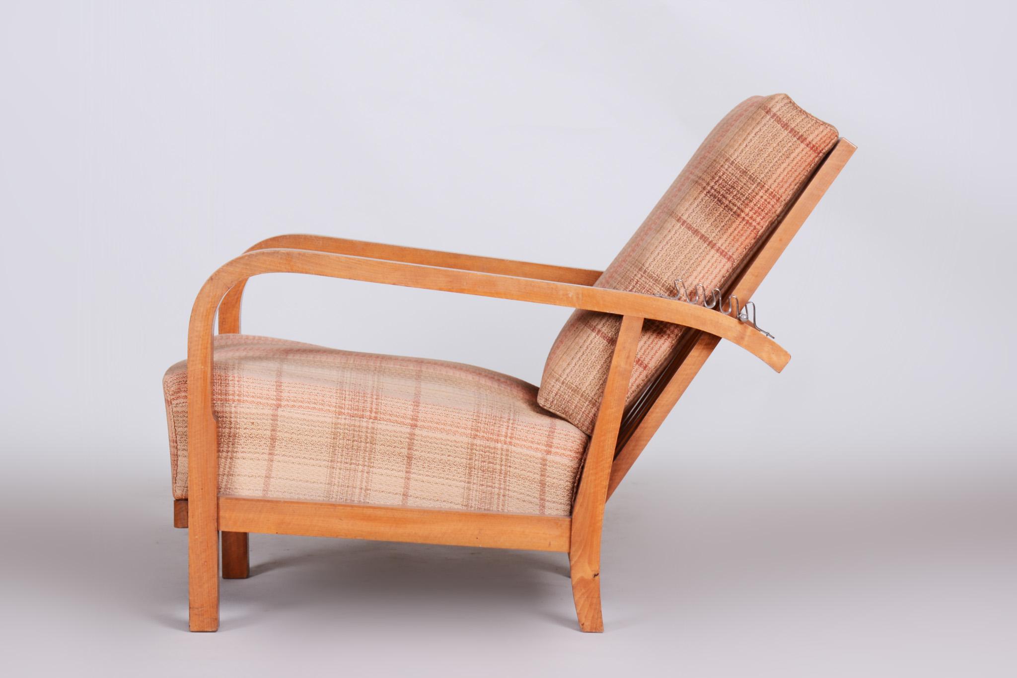 Braun gemustert Original Nussbaum Art Deco Sessel 1930er Jahre, Czhechia (Holz) im Angebot