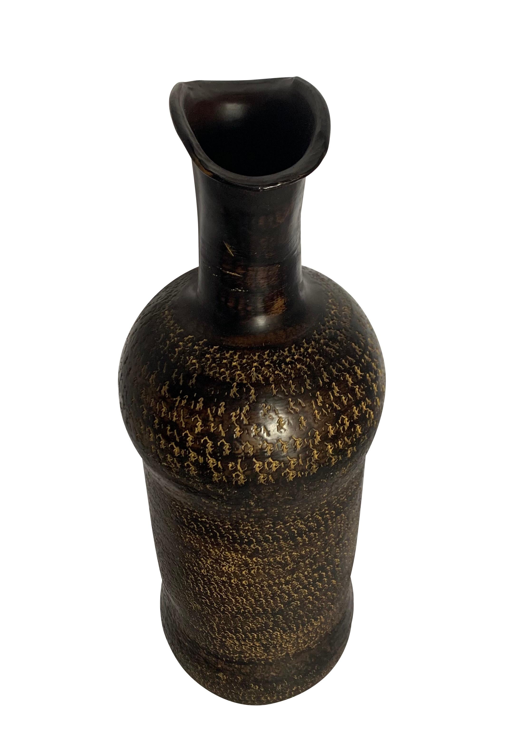 Contemporary Indian brown metal base vase with overall decorative pattern design
Decorative curved shaped spout
Also available and sits well with S5760 and S5759.
