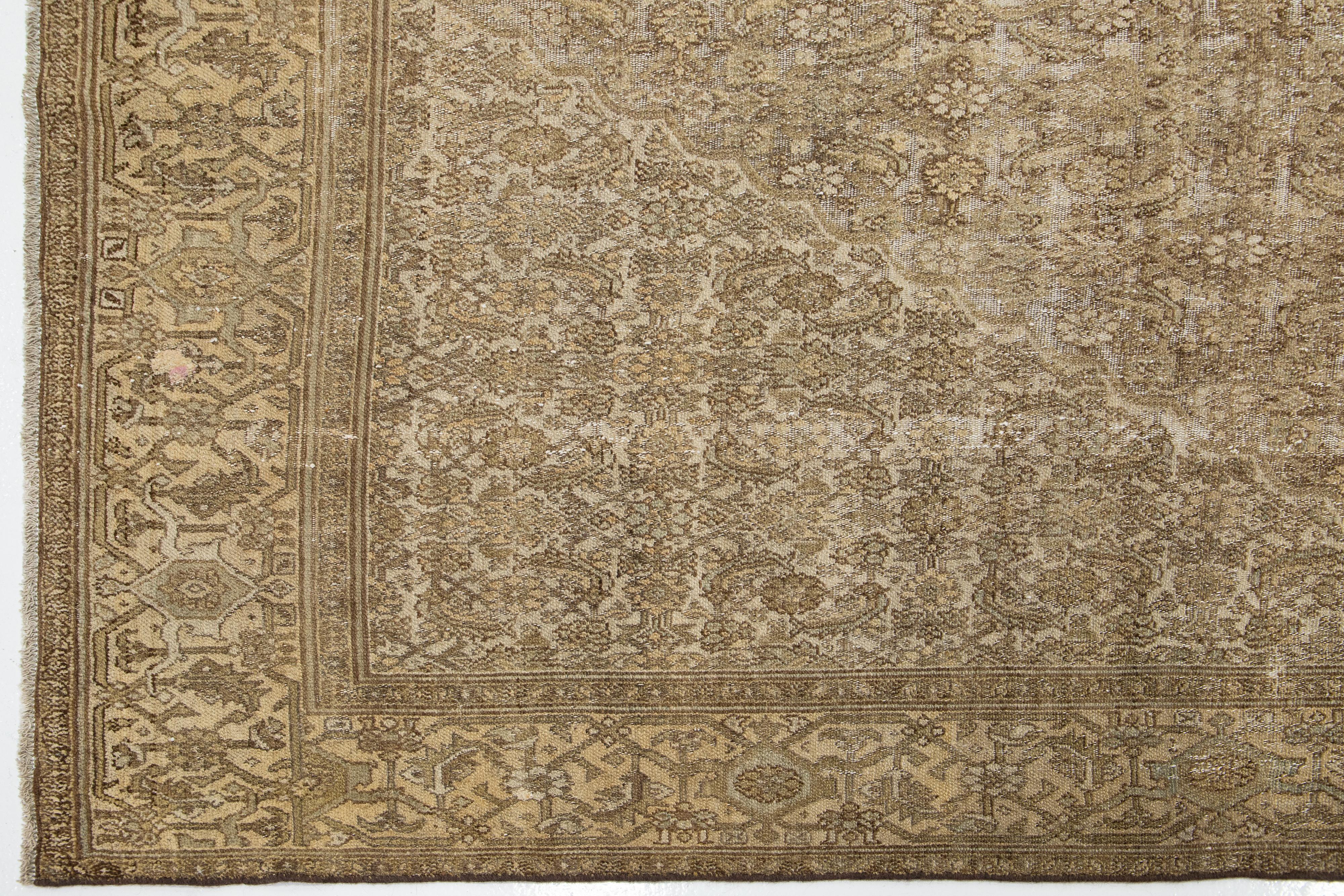 Brown Persian Malayer Wool Rug HandCrafted in the 1910s im Zustand „Gut“ im Angebot in Norwalk, CT