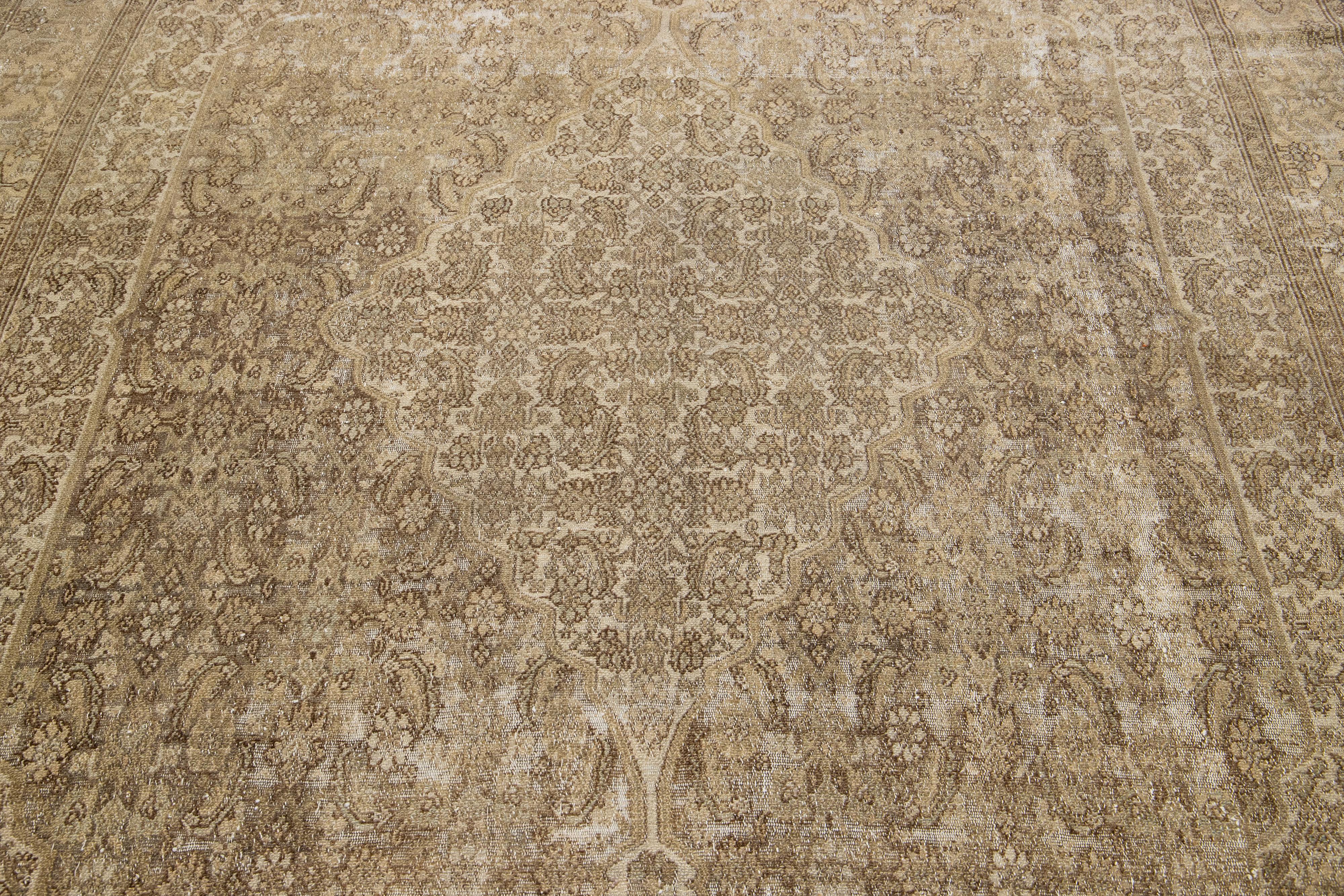 Brown Persian Malayer Wool Rug HandCrafted in the 1910s (20. Jahrhundert) im Angebot