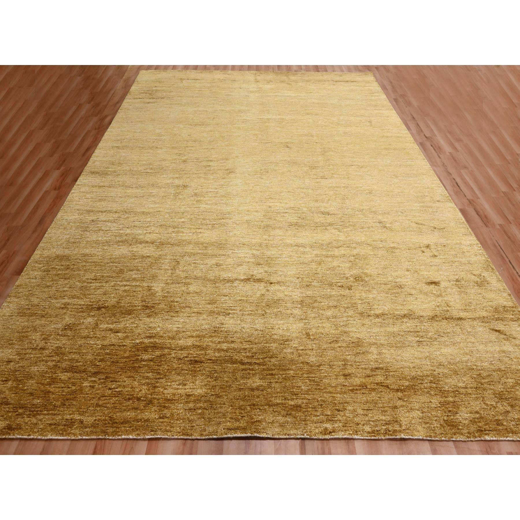 Ce fabuleux tapis noué à la main a été créé et conçu pour une résistance et une durabilité accrues. Ce tapis a été fabriqué à la main pendant des semaines selon la méthode traditionnelle qui est utilisée pour faire des
Taille exacte du tapis en