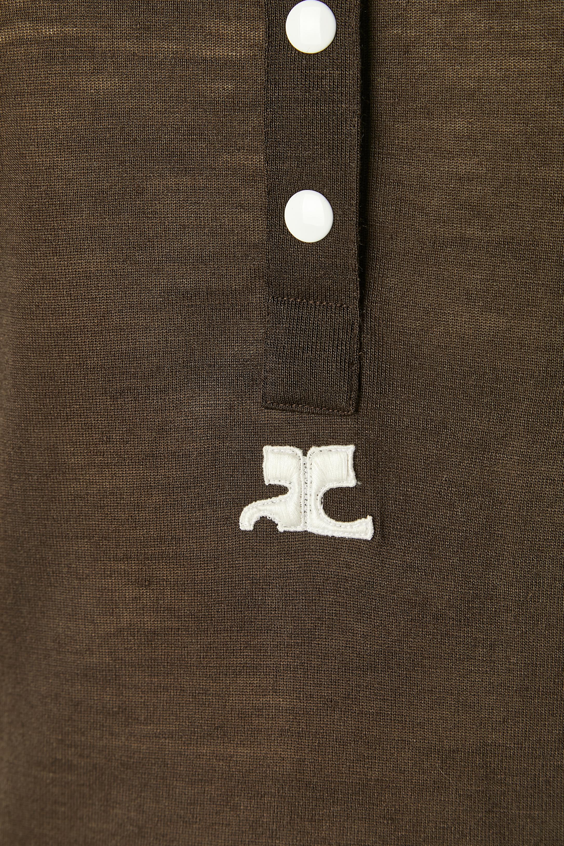 Brown polo shirt whit white snap Courrèges  In Excellent Condition For Sale In Saint-Ouen-Sur-Seine, FR