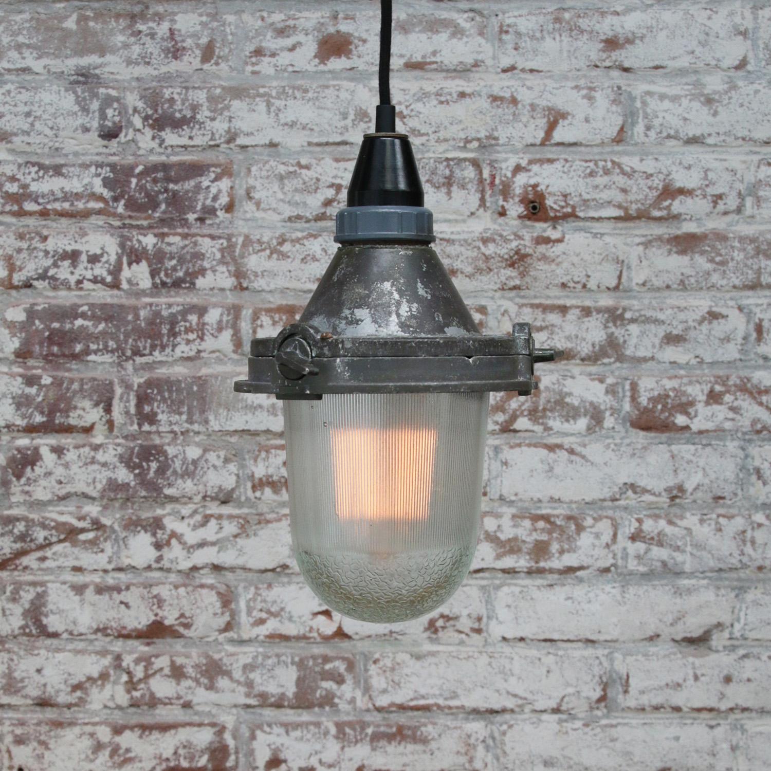 Braun-lila gestreifte Vintage-Hängelampe aus klarem Glas, Industrie (Ukrainisch) im Angebot