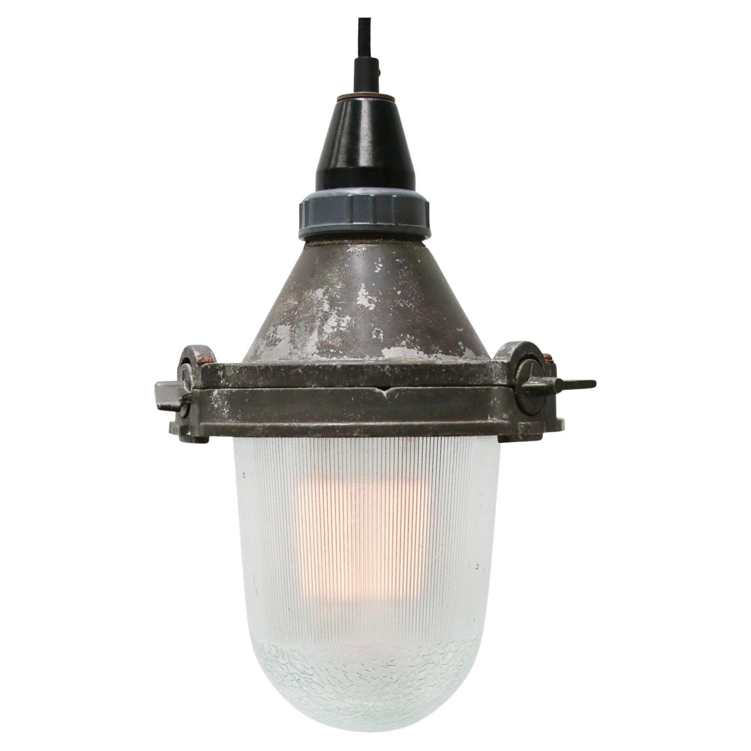 Lampes à suspension industrielles vintage en verre transparent à rayures marron et violettes en vente