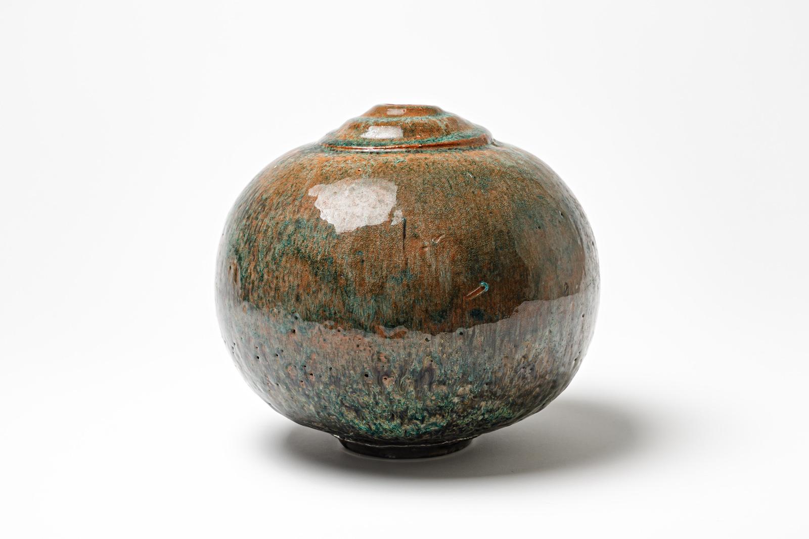 Français Vase en céramique émaillée brun/rouge et vert de Gisèle Buthod-Garçon, circa 1980-1990 en vente