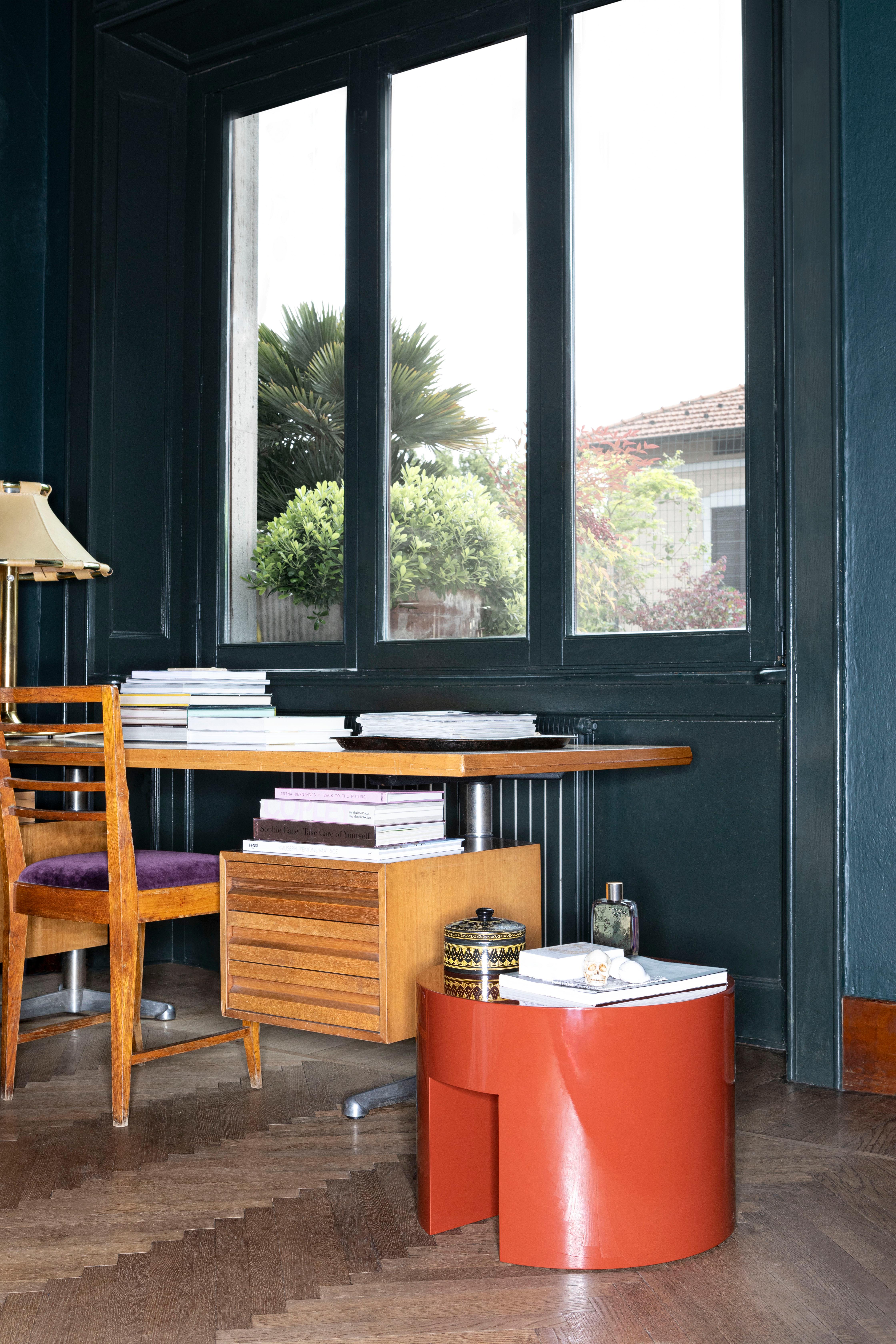 Postmoderne Table d'appoint Brown Red Maryland par Somaschini en vente