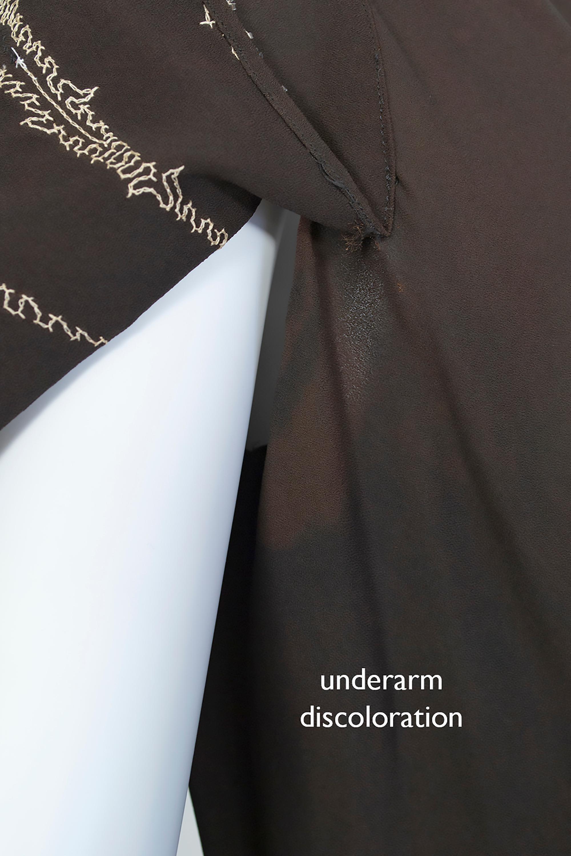 Abito a kimono in crêpe di seta marrone Regency con maniche a pipistrello in cristallo - Med, anni '30 in vendita 10