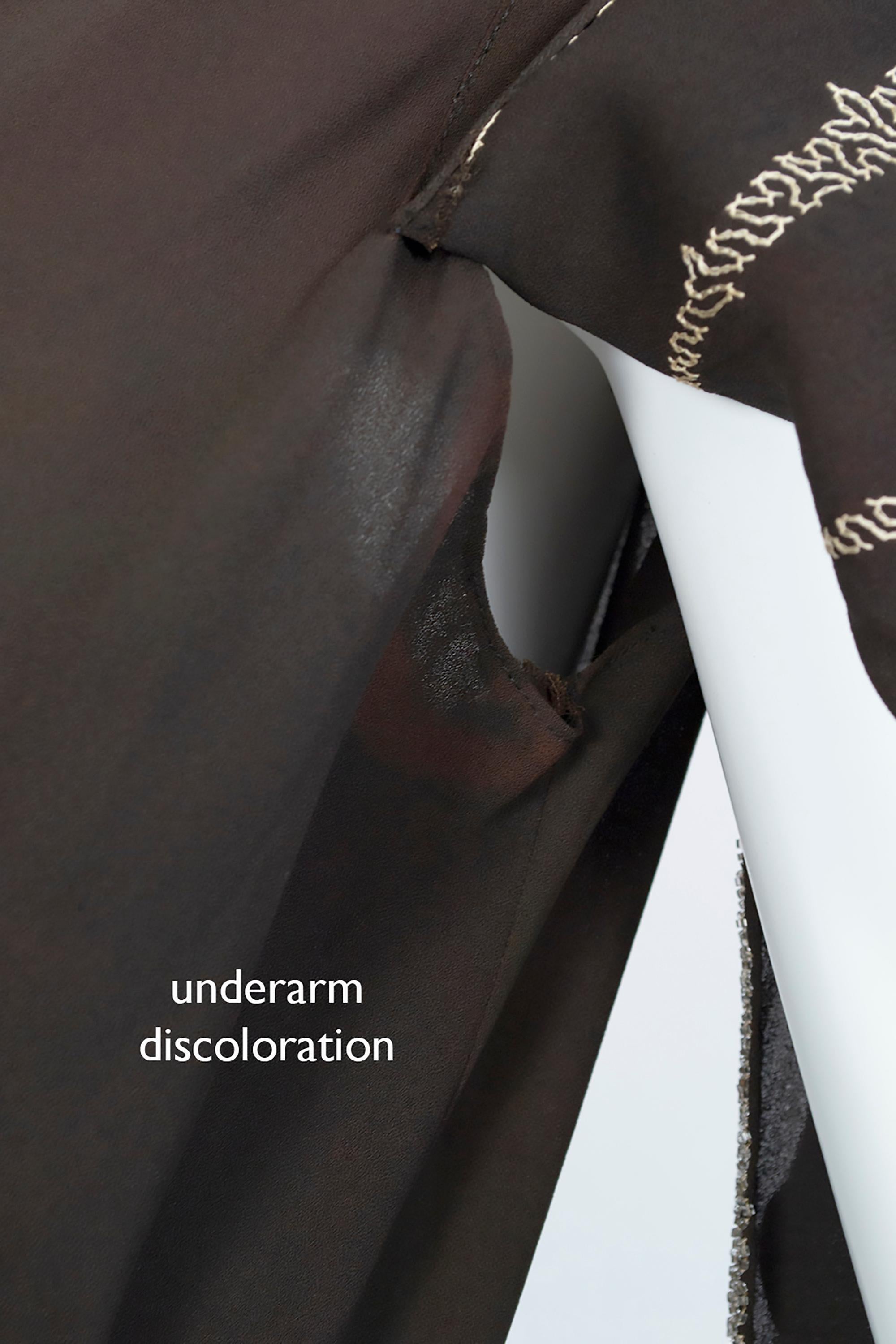 Abito a kimono in crêpe di seta marrone Regency con maniche a pipistrello in cristallo - Med, anni '30 in vendita 11