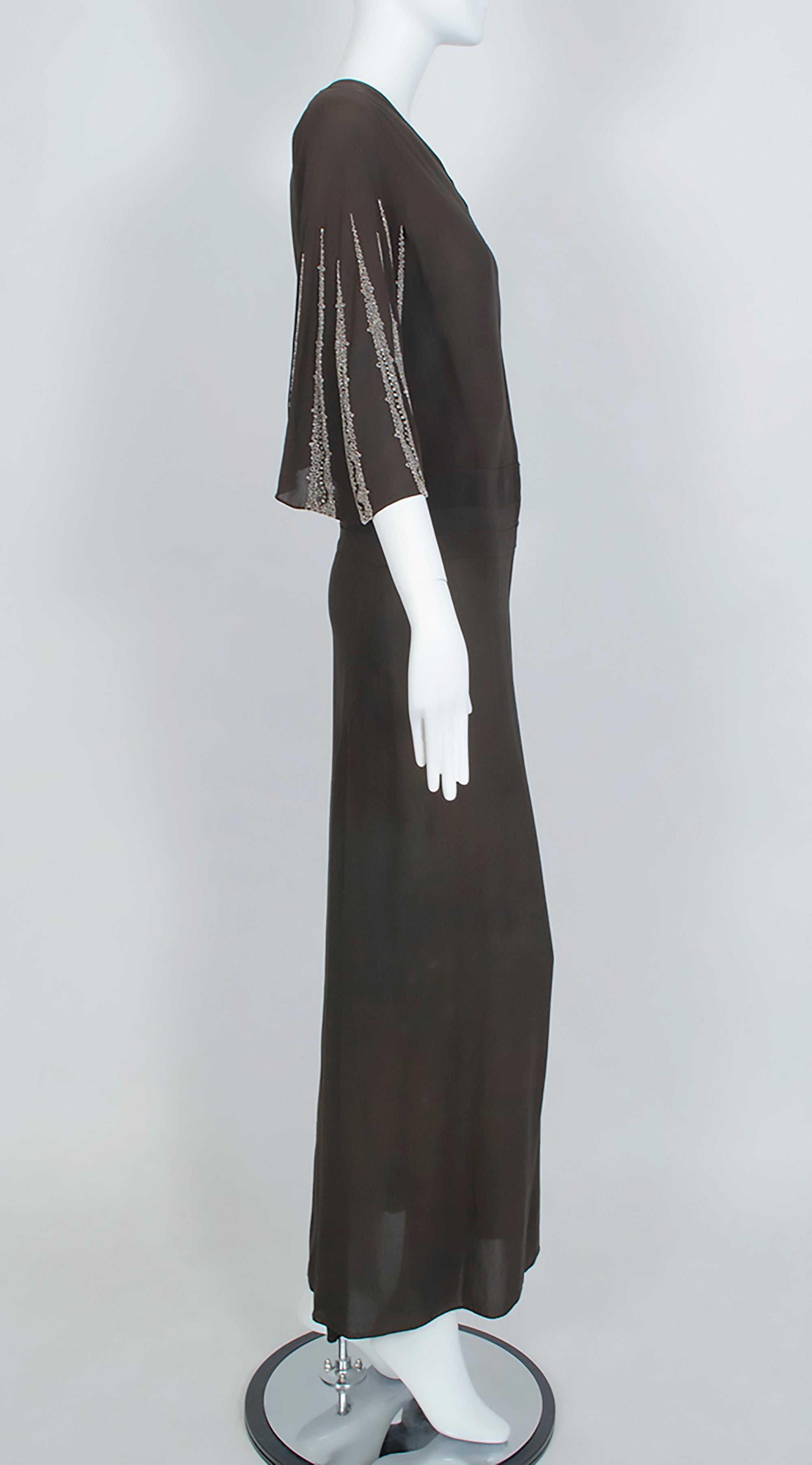 Nero Abito a kimono in crêpe di seta marrone Regency con maniche a pipistrello in cristallo - Med, anni '30 in vendita